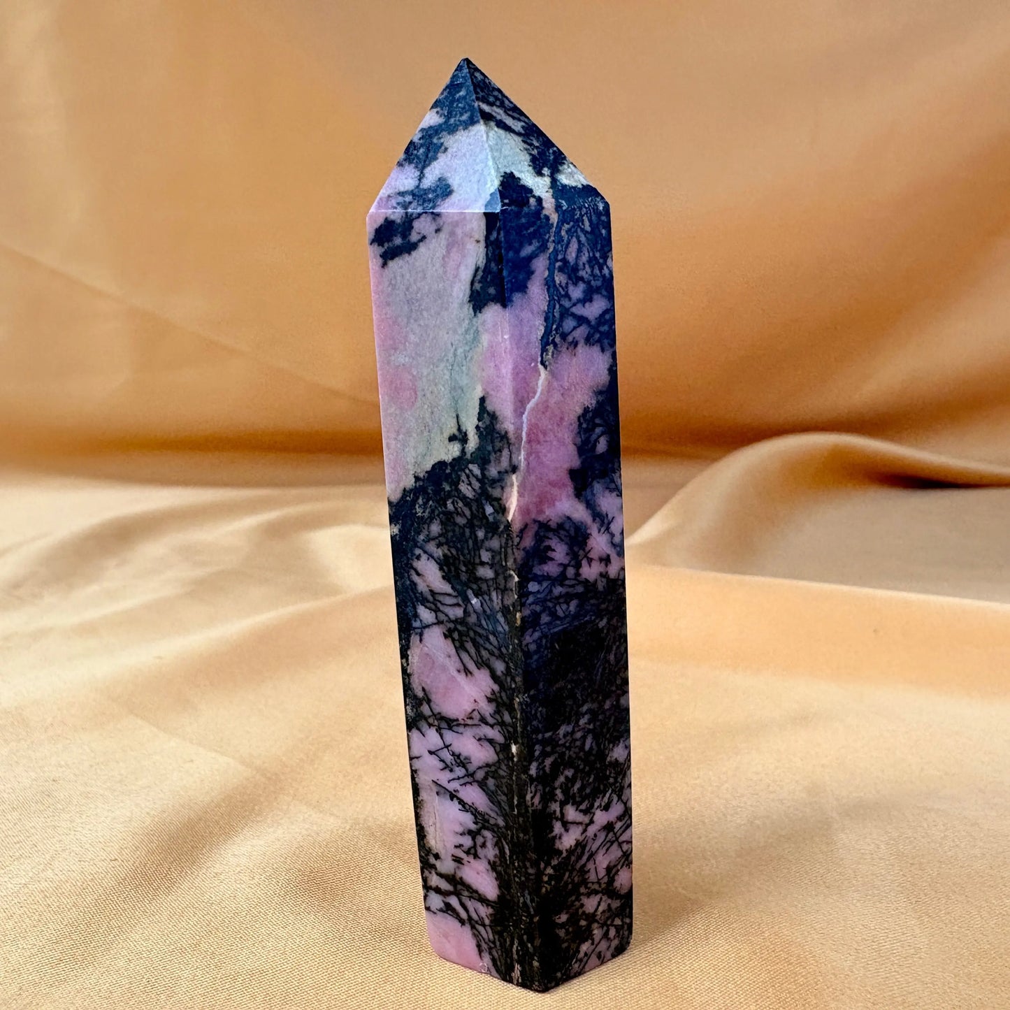 Rodoniitti - Kristallikärki - Vahvistaa sydäntä - 9cm - 120g