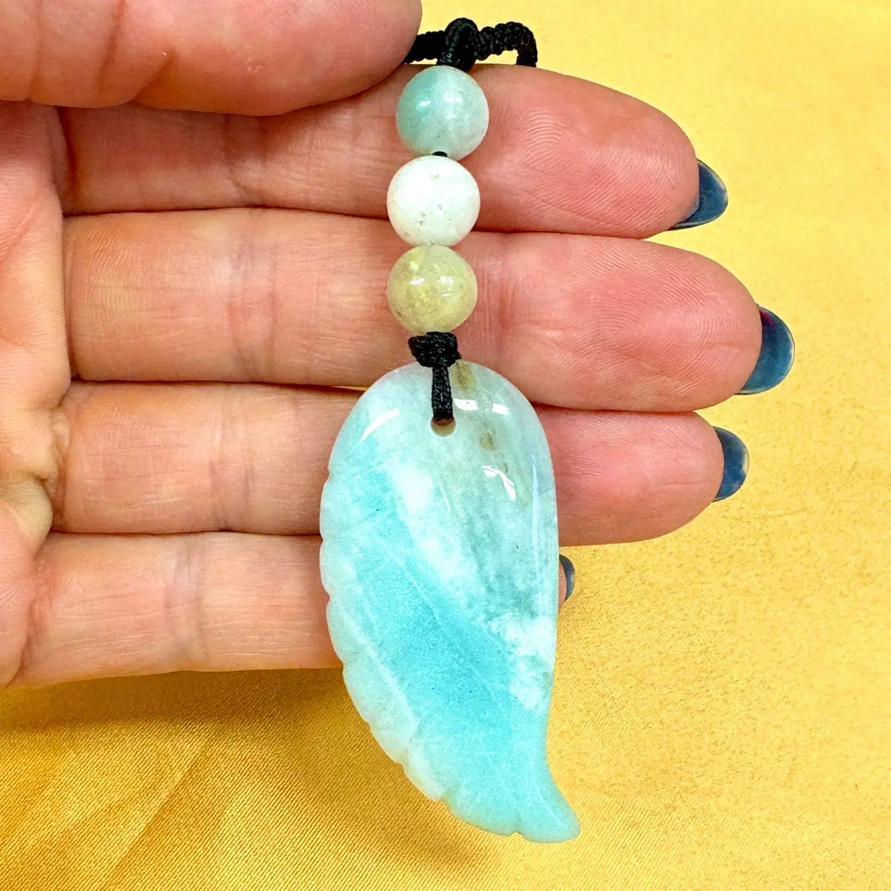 Amatsoniitti - Enkelinsiipikaulakoru - Rauhoittaa hermostoa ja tuo äidinrakkautta - Valkoisen Liekin Voima