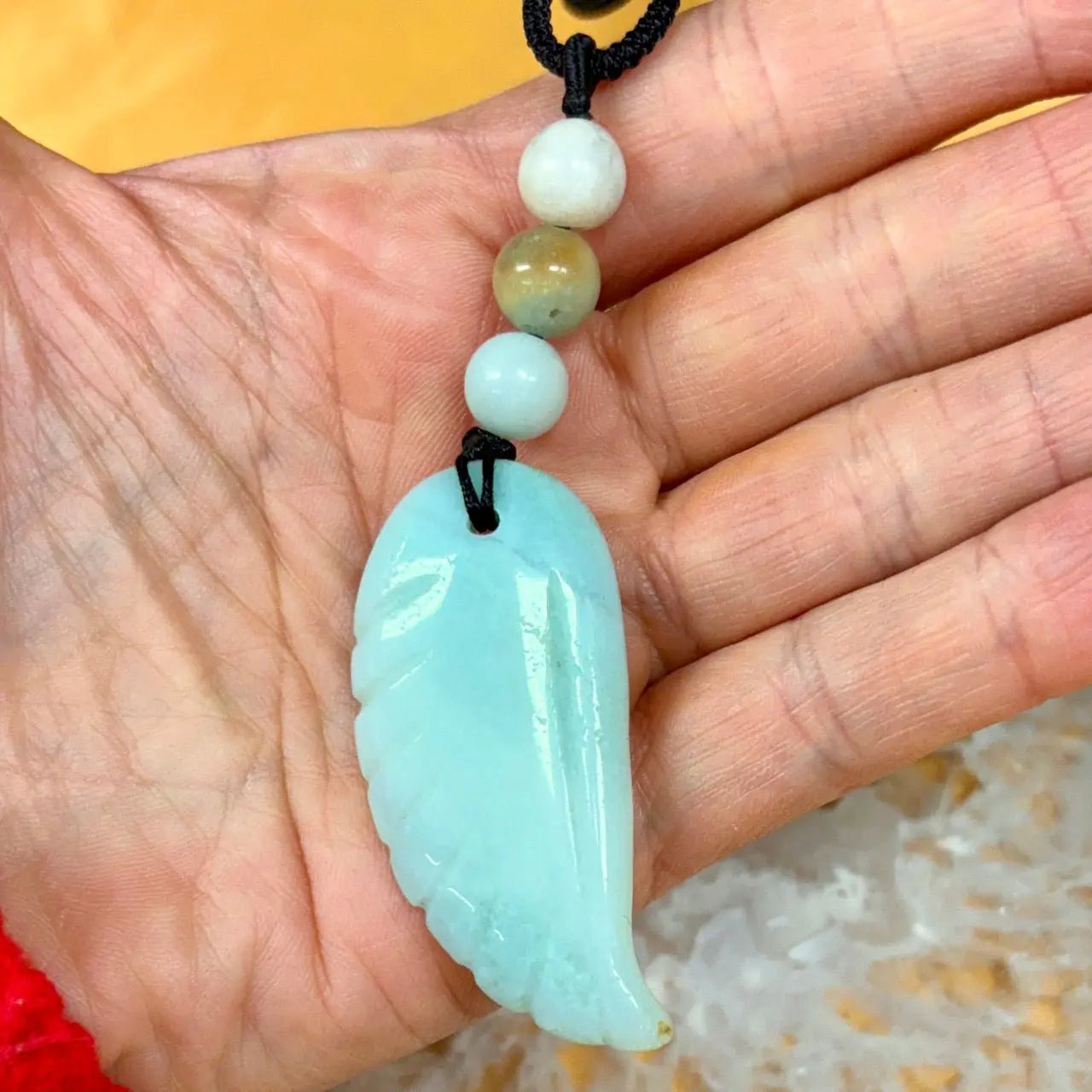 Amatsoniitti - Enkelinsiipikaulakoru - Rauhoittaa hermostoa ja tuo äidinrakkautta - Valkoisen Liekin Voima