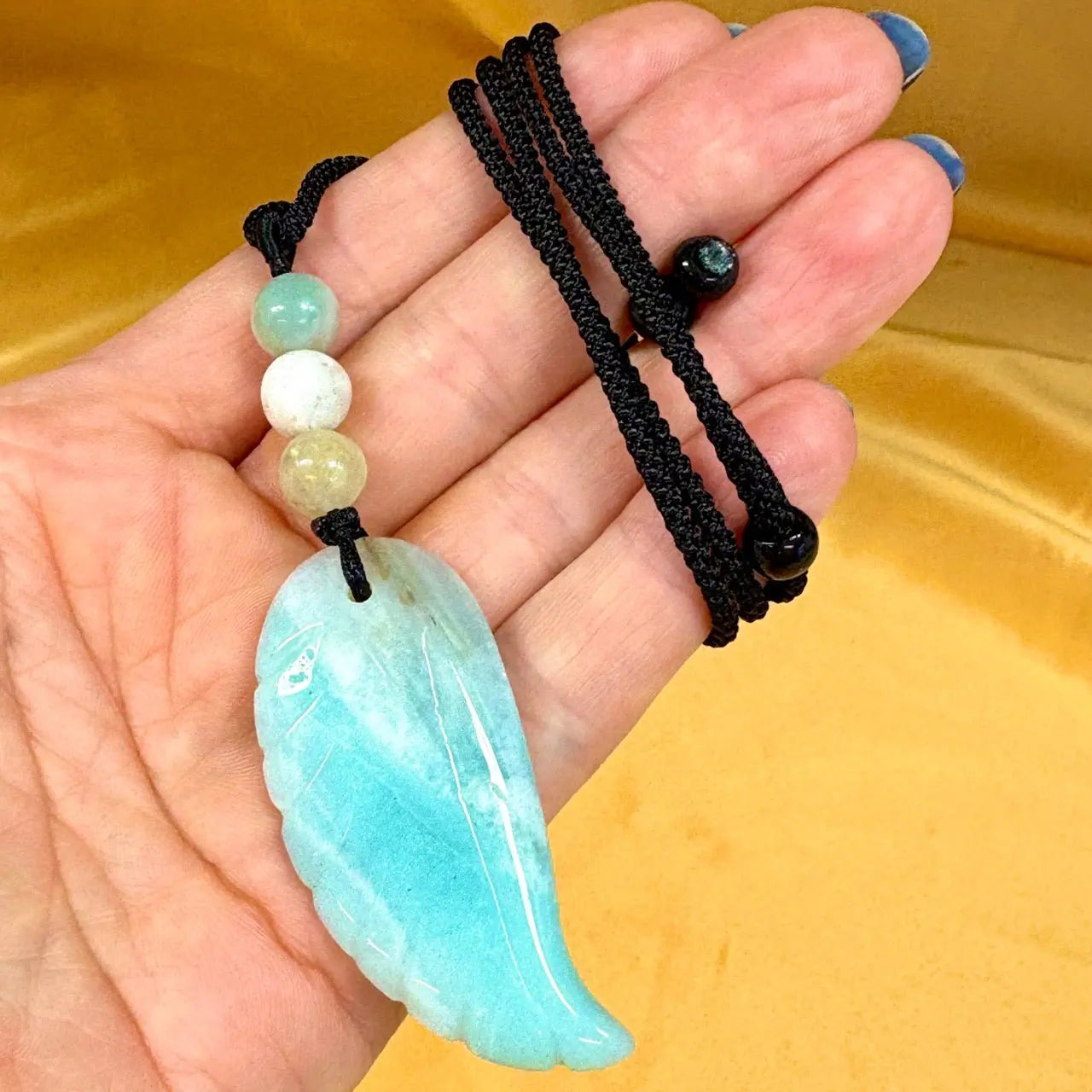 Amatsoniitti - Enkelinsiipikaulakoru - Rauhoittaa hermostoa ja tuo äidinrakkautta - Valkoisen Liekin Voima