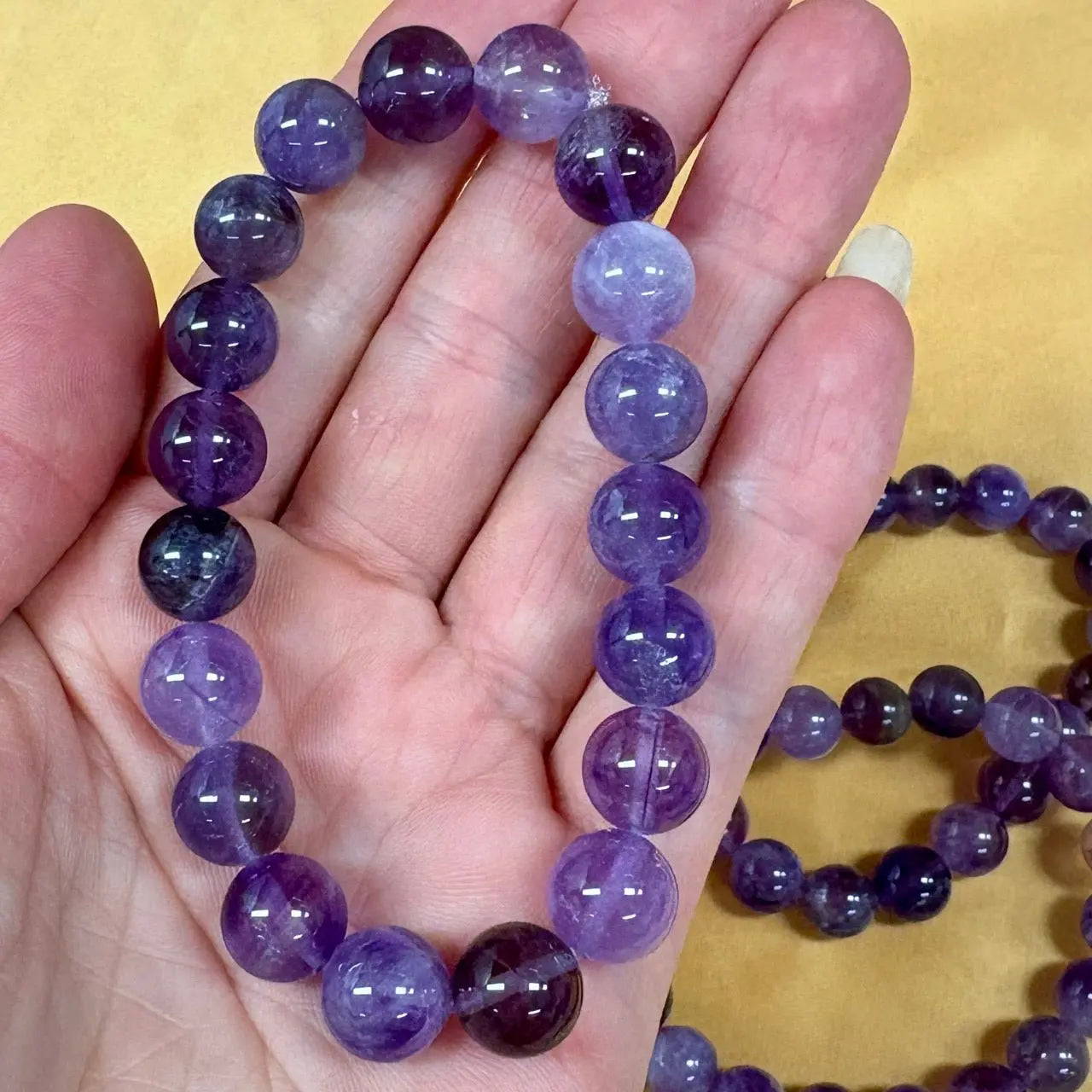 Ametisti - Rannekoru - Rauhoittaa kehoa, sulattaa kipuja - Valkoisen Liekin Voima