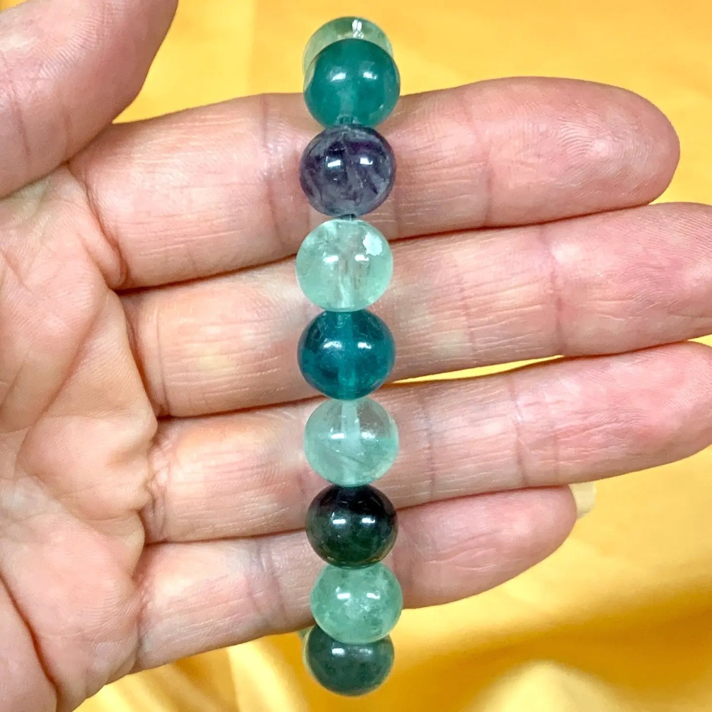 Sateenkaarifluoriitti - Rannekoru - Vapauttaa riippuvuuksista ja turhasta tunnekuormasta - Valkoisen Liekin Voima