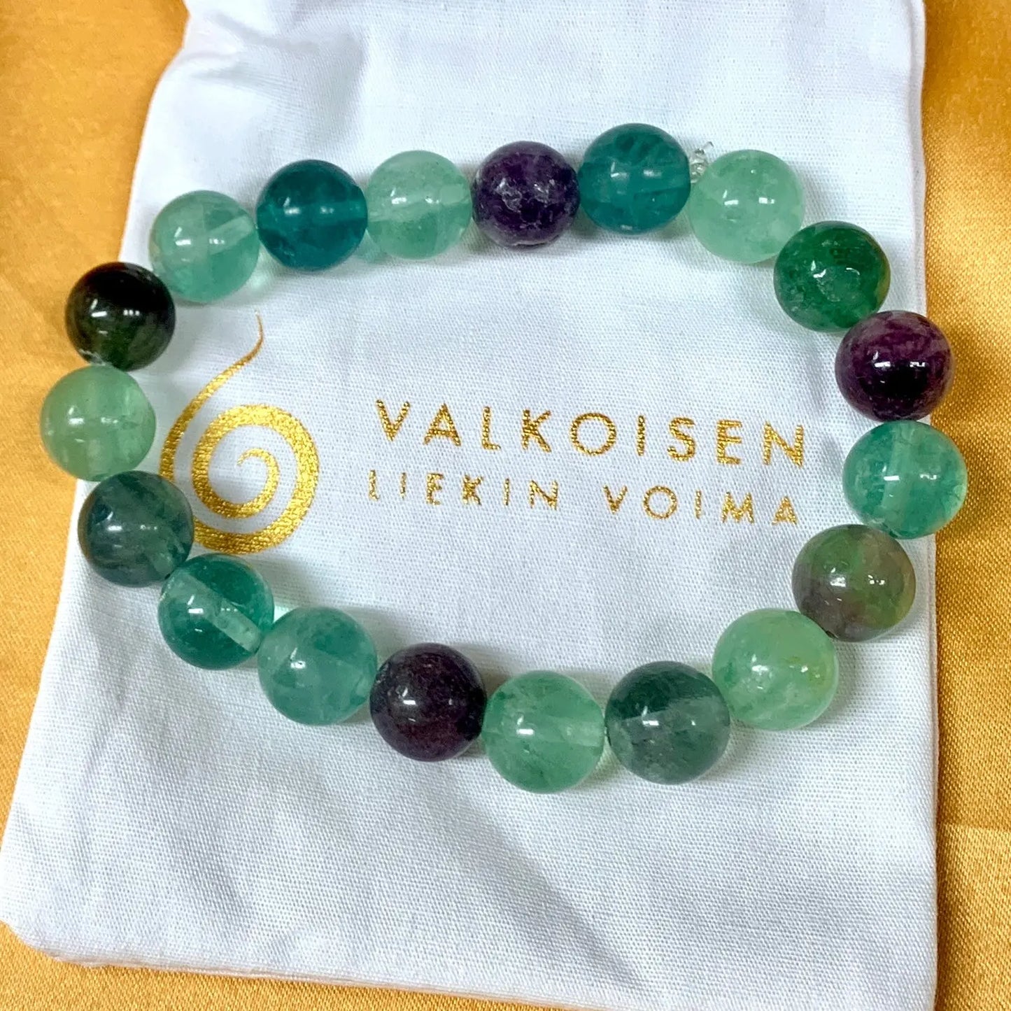 Sateenkaarifluoriitti - Rannekoru - Vapauttaa riippuvuuksista ja turhasta tunnekuormasta - Valkoisen Liekin Voima