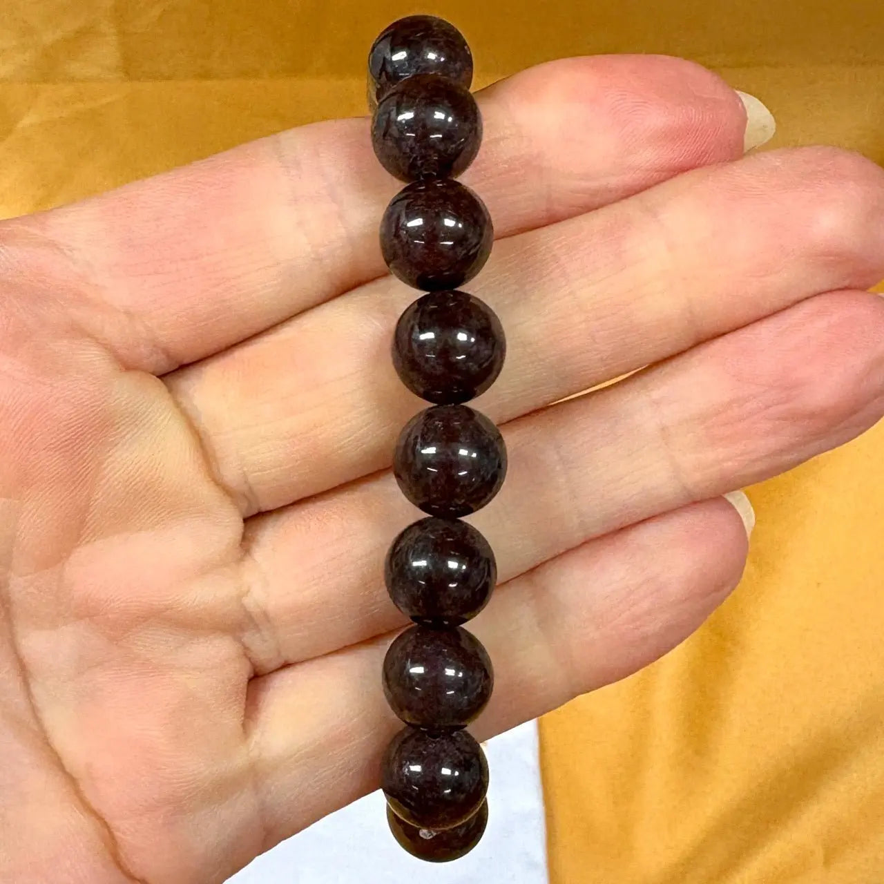 Granaatti - Rannekoru - Luo ympärillesi suojakilven joka pitää sinut omassa voimassasi - Valkoisen Liekin Voima