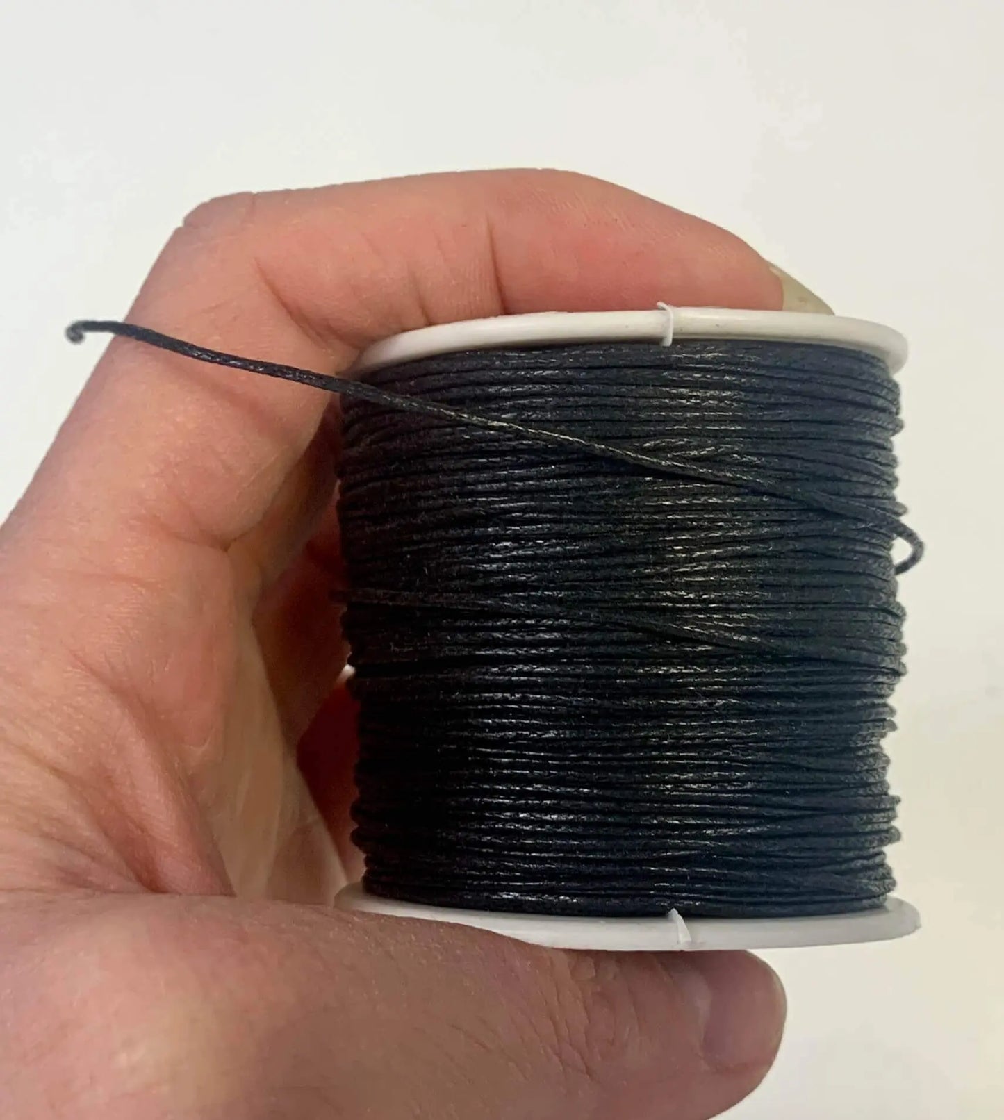 Kaulanauha - Musta 80cm - paksuus 1mm - Valkoisen Liekin Voima