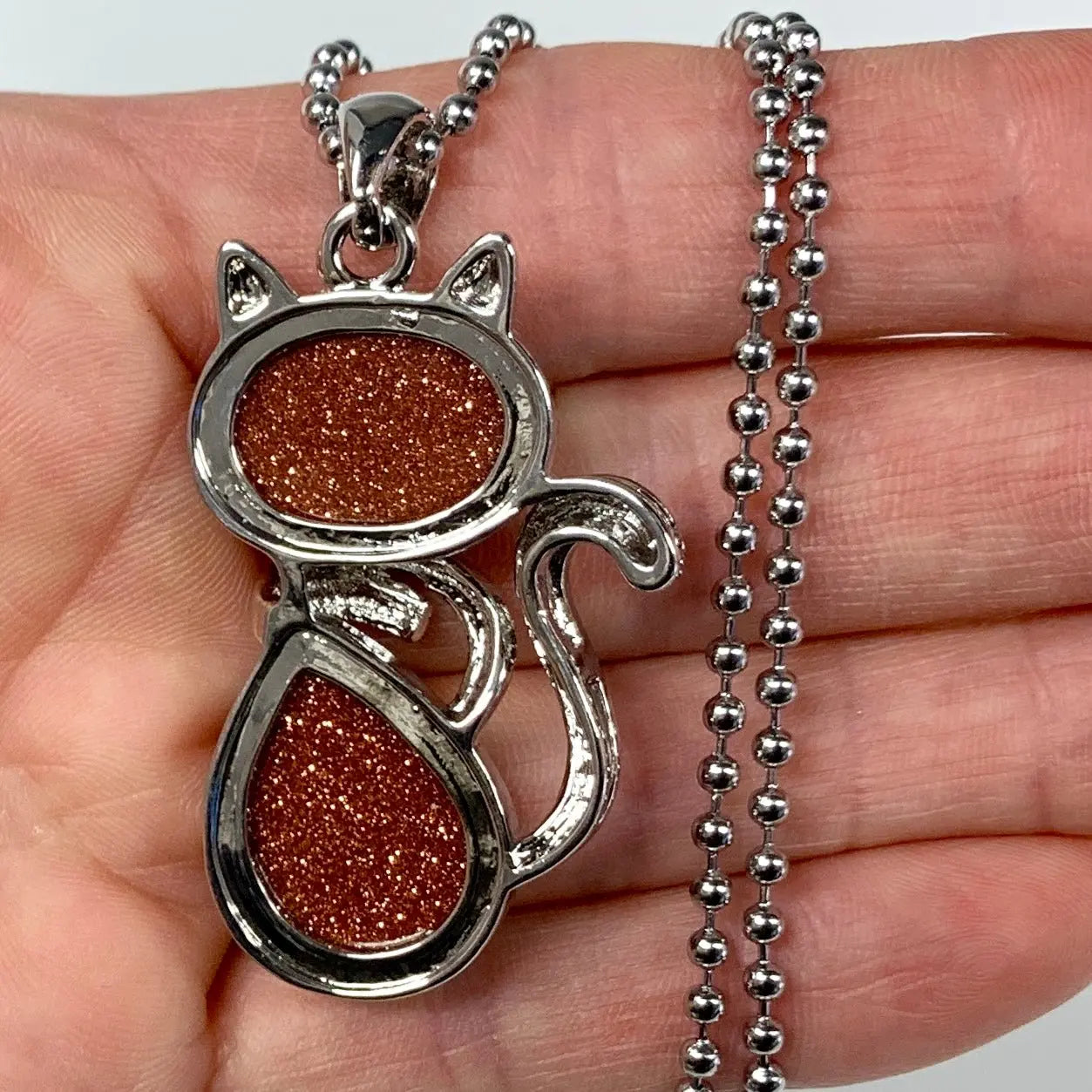 Kissakaulakoru - Kultainen hiekkakivi 4,5cm + ketju 60cm - Valkoisen Liekin Voima