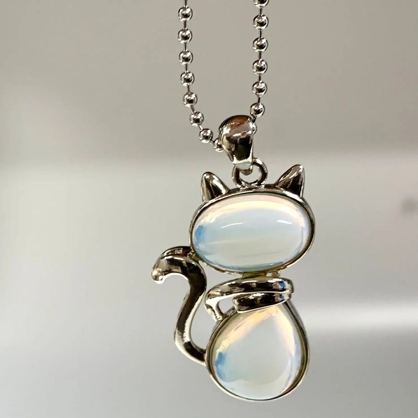 Kissakaulakoru - Opaliitti 4,5cm + ketju 60cm - Valkoisen Liekin Voima