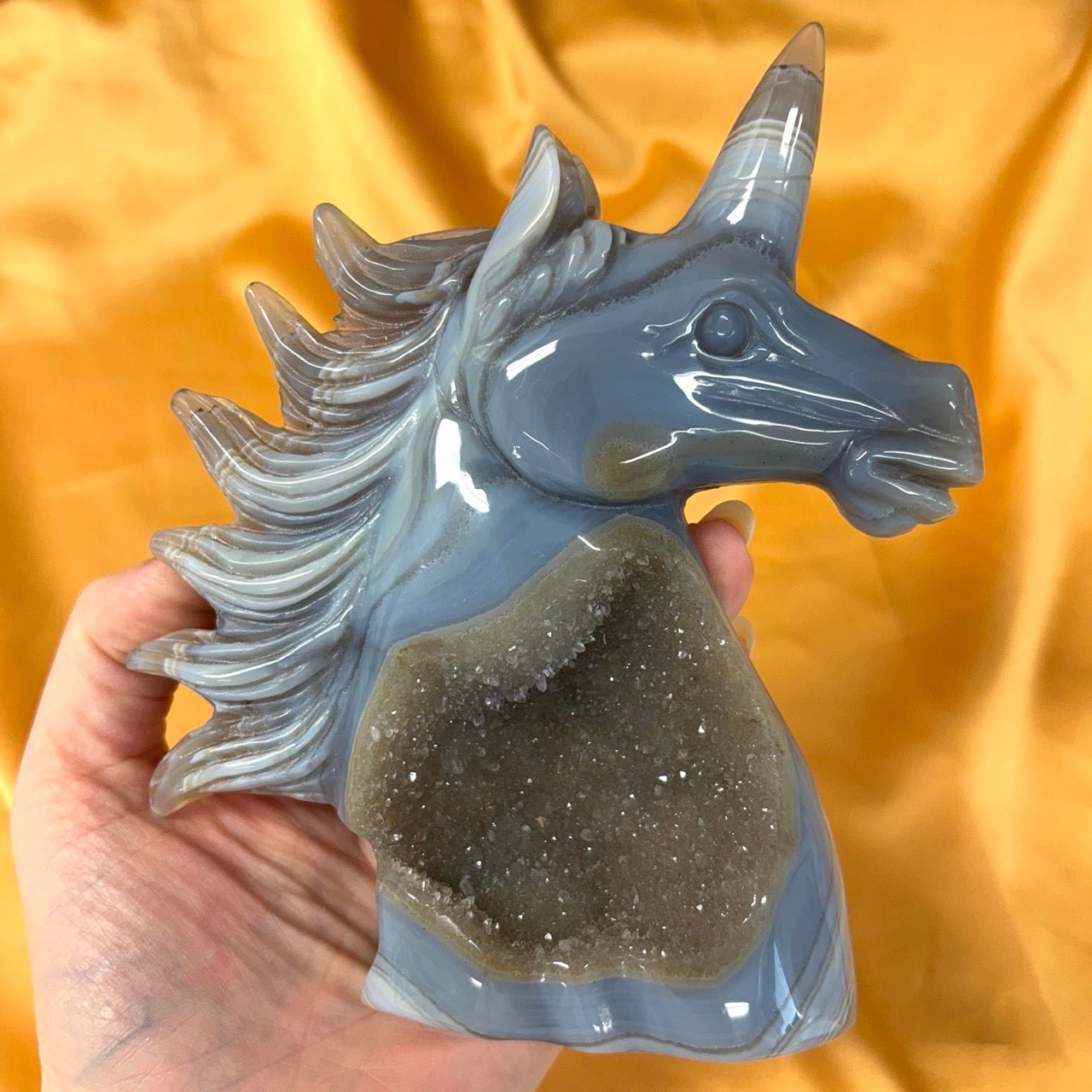 Kristalliyksisarvinen Maori - Akaatti 15cm ja 604g - Valkoisen Liekin Voima