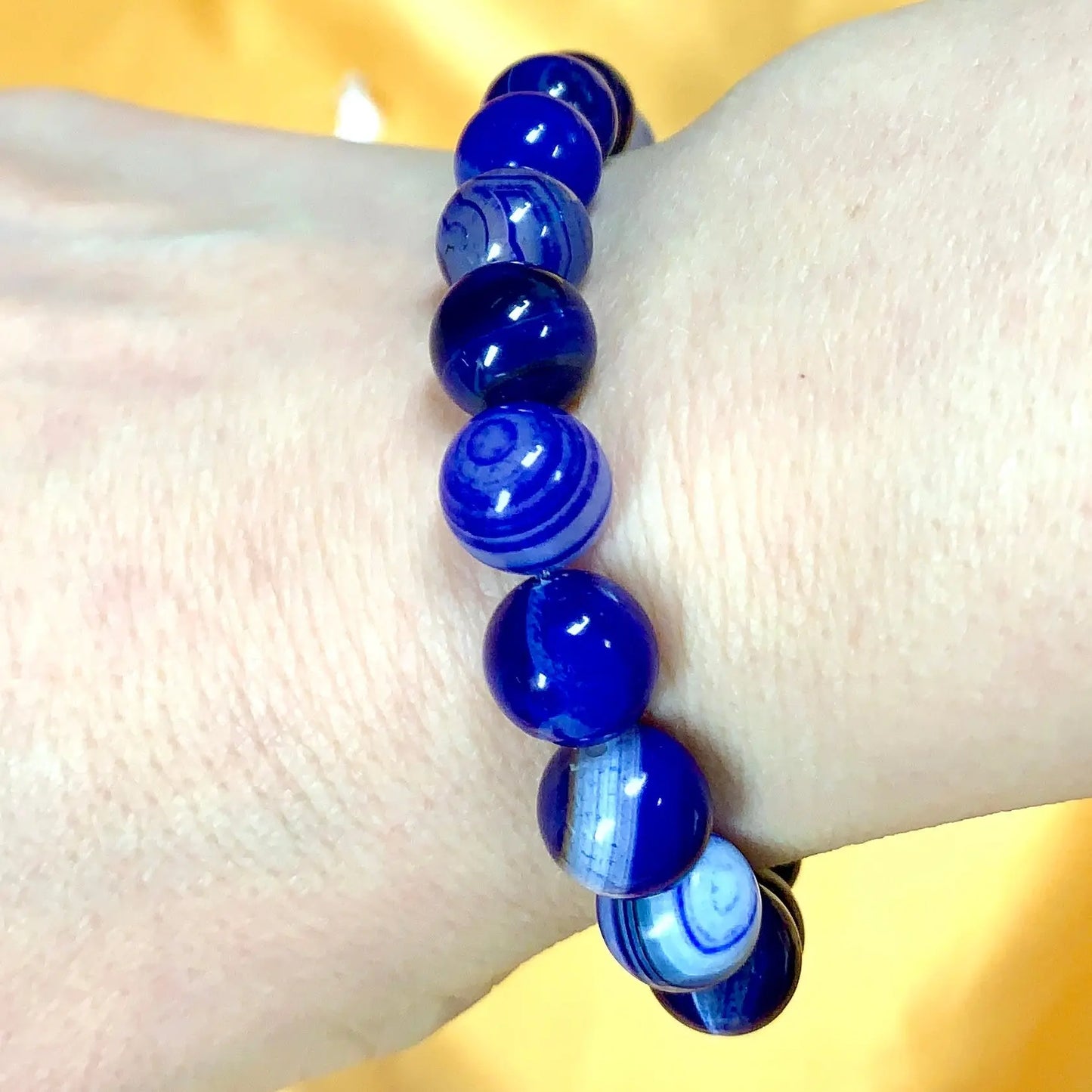 Kuninkaallisen sininen akaatti - Rannekoru - Poistaa pelkoja, suojelee, voimaannuttaa - Valkoisen Liekin Voima