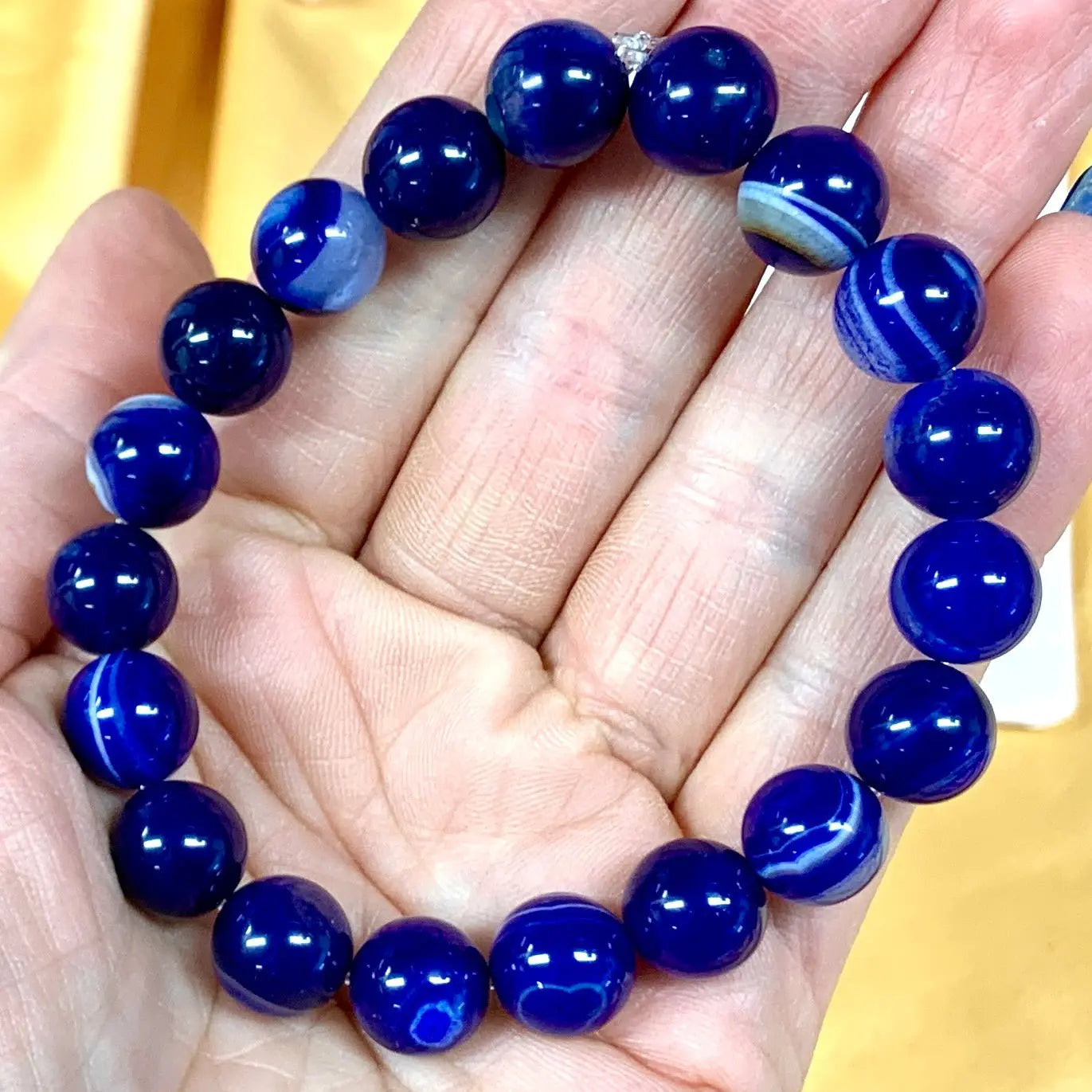 Kuninkaallisen sininen akaatti - Rannekoru - Poistaa pelkoja, suojelee, voimaannuttaa - Valkoisen Liekin Voima