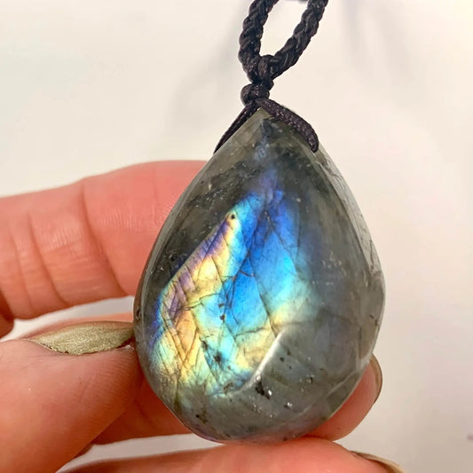 Labradoriitti kaulakoru - Manifestoinnin tueksi - Valkoisen Liekin Voima