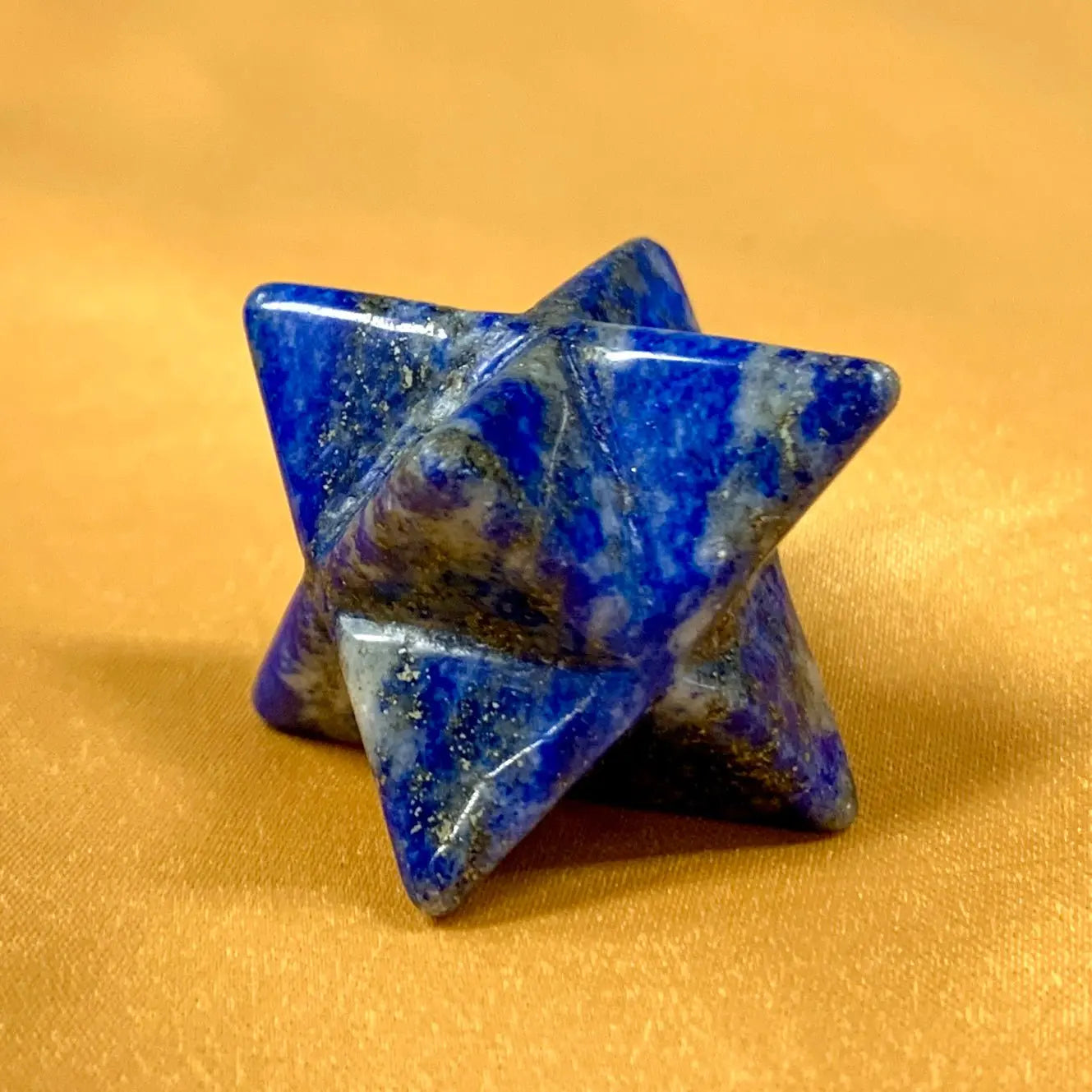 Lapis latsuli - Kristallimerkaba - Suojelua, rohkeutta, voimaa - 2cm - Valkoisen Liekin Voima