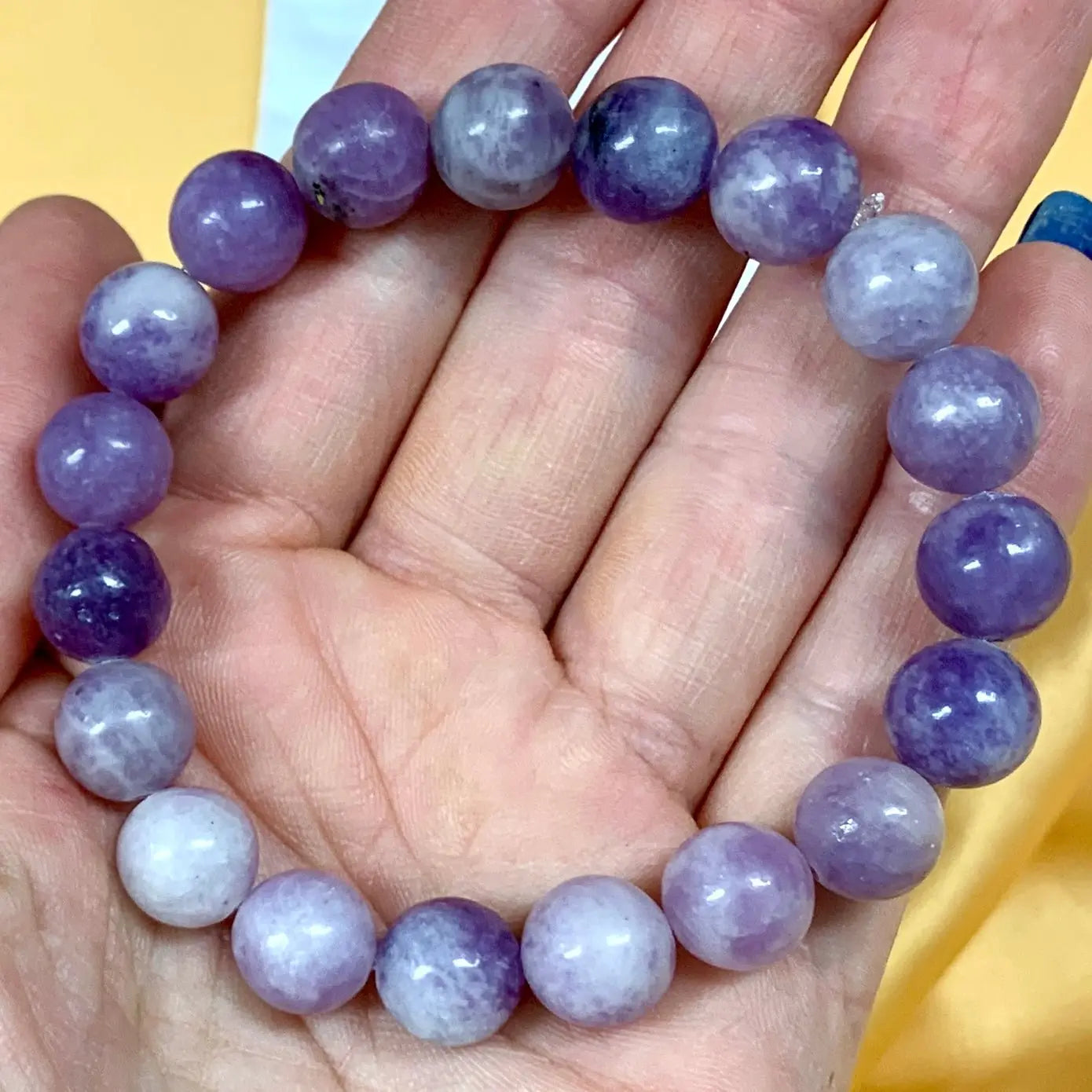 Lepidoliitti - Rannekoru - Auttaa levottomuuteen ja tunnekuohuihin, rauhoittaa hermostoa - Valkoisen Liekin Voima