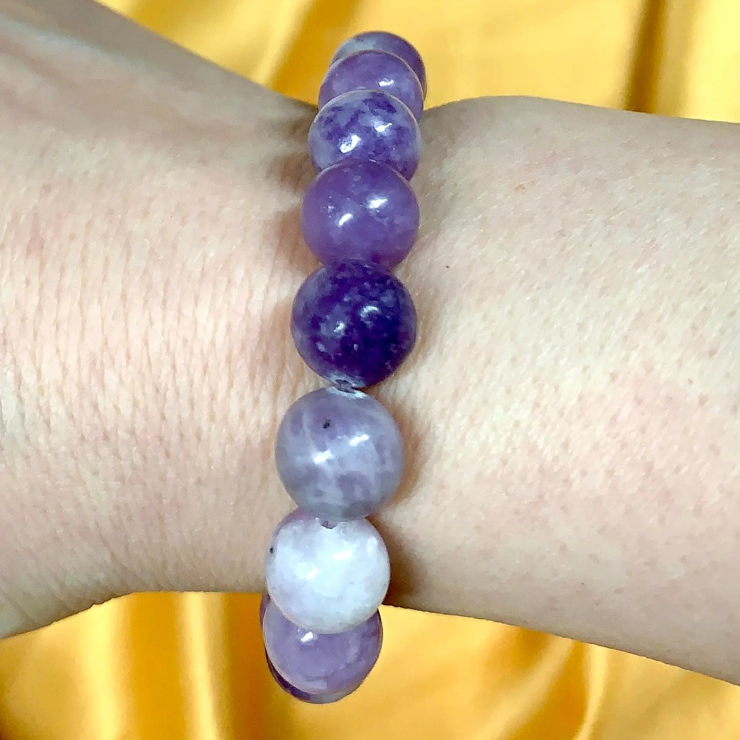 Lepidoliitti - Rannekoru - Auttaa levottomuuteen ja tunnekuohuihin, rauhoittaa hermostoa - Valkoisen Liekin Voima