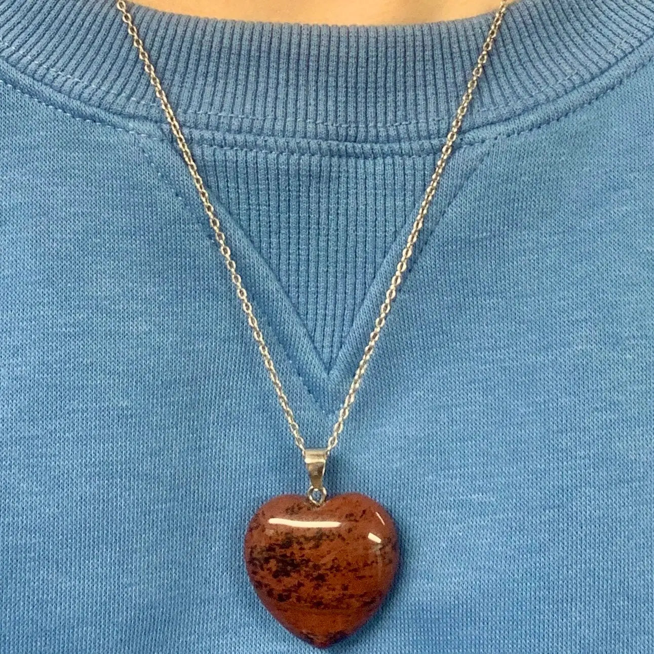 Mahonkiobsidiaani - muhkea sydänkaulakoru 3cm x 3cm - Valkoisen Liekin Voima