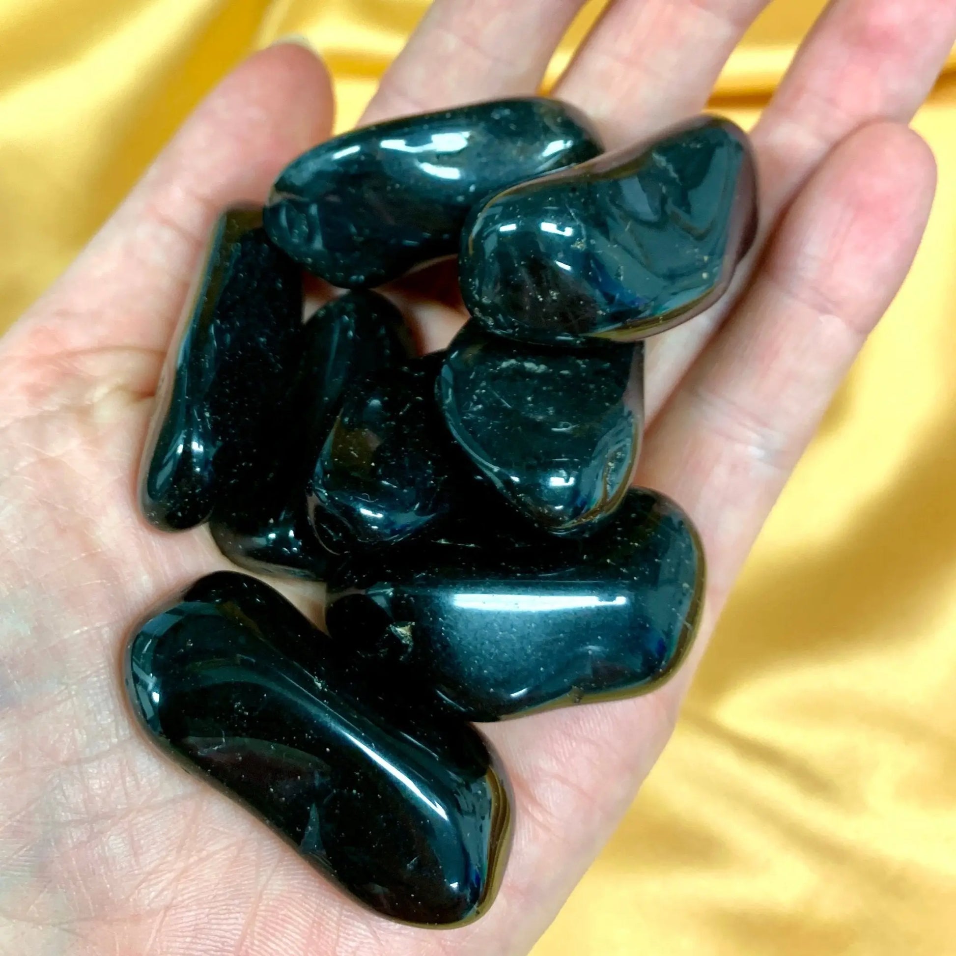 Musta onyx - Kämmenkivi 3 - 5cm - Valkoisen Liekin Voima