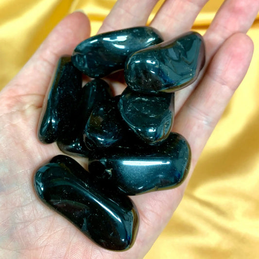 Musta onyx - Kämmenkivi 3 - 5cm - Valkoisen Liekin Voima
