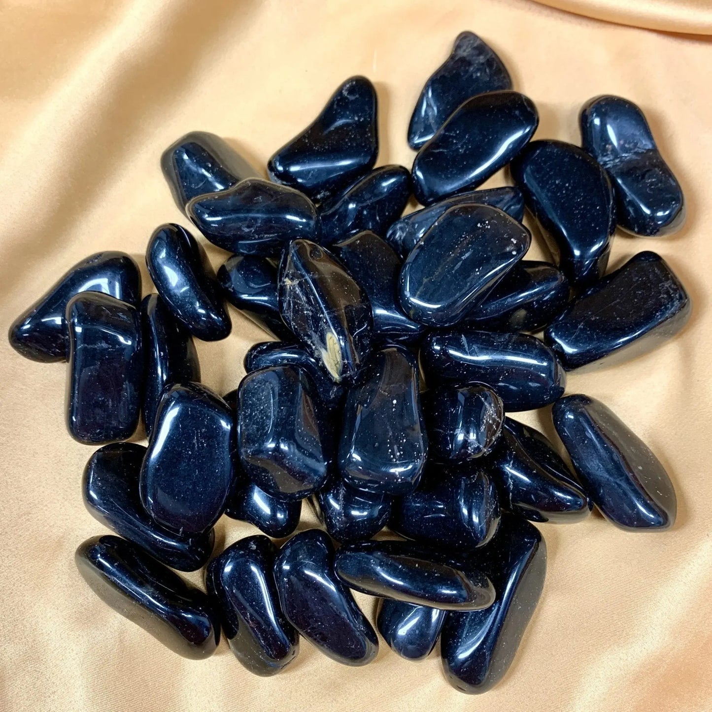 Musta onyx - Kämmenkivi 3 - 5cm - Valkoisen Liekin Voima