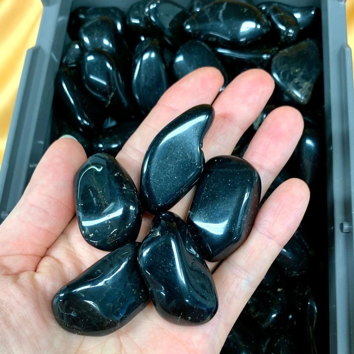 Musta onyx - Kämmenkivi 3 - 5cm - Valkoisen Liekin Voima