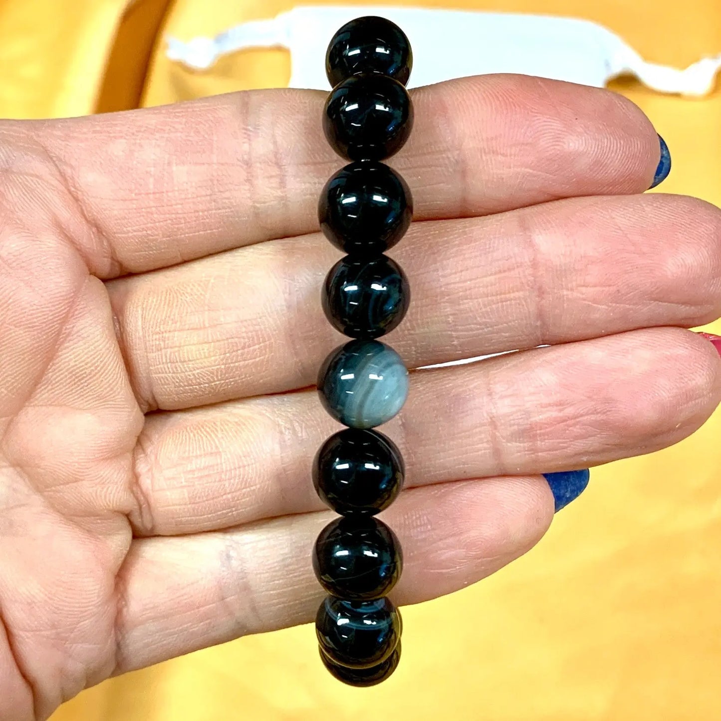 Musta raita - akaatti - Rannekoru - Kohottaa kehon värähtelyä, tuo hyvät yöunet - Valkoisen Liekin Voima