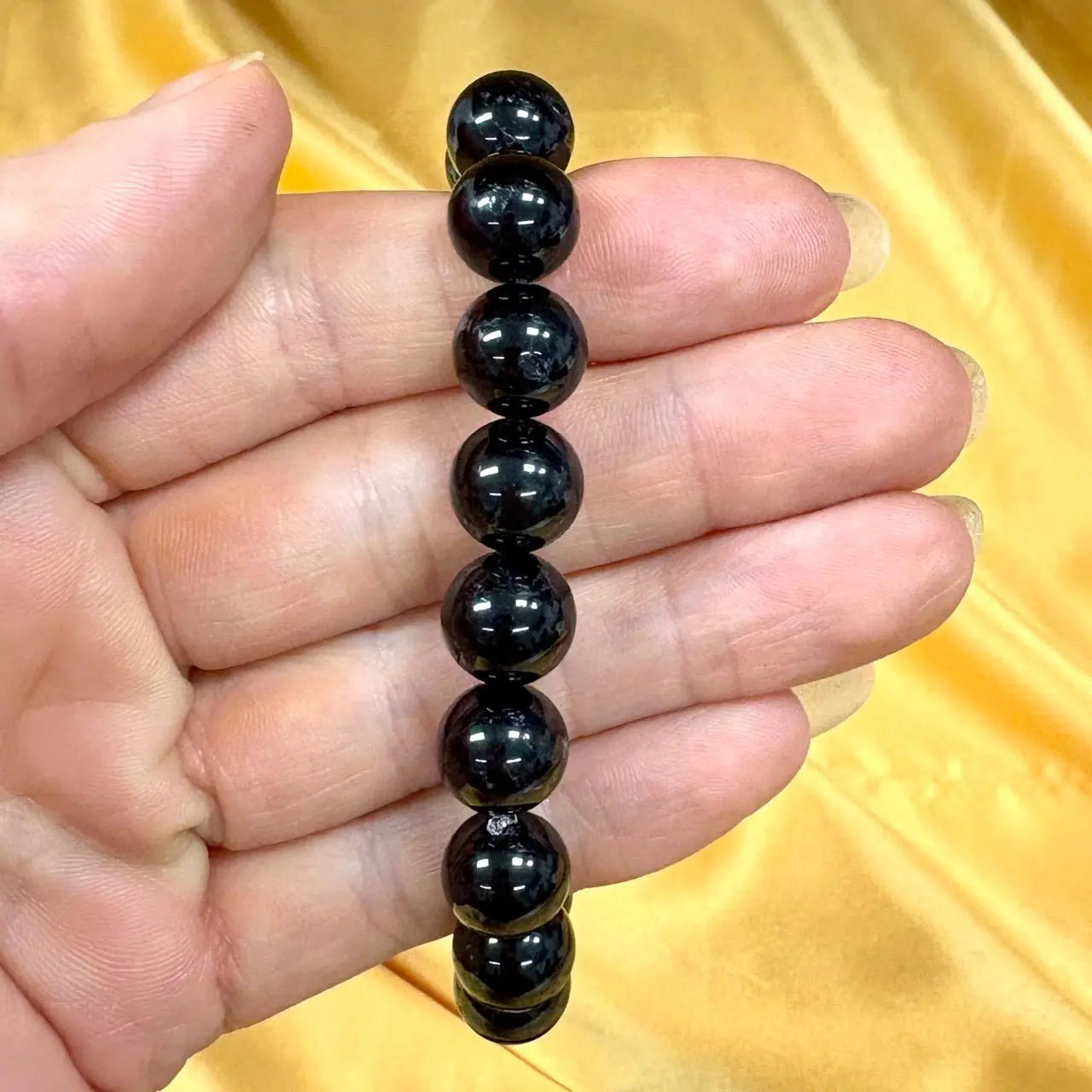 Musta turmaliini - Rannekoru - Suojeleva koru, joka imee negatiivisuuden ja tuo rauhan - Valkoisen Liekin Voima