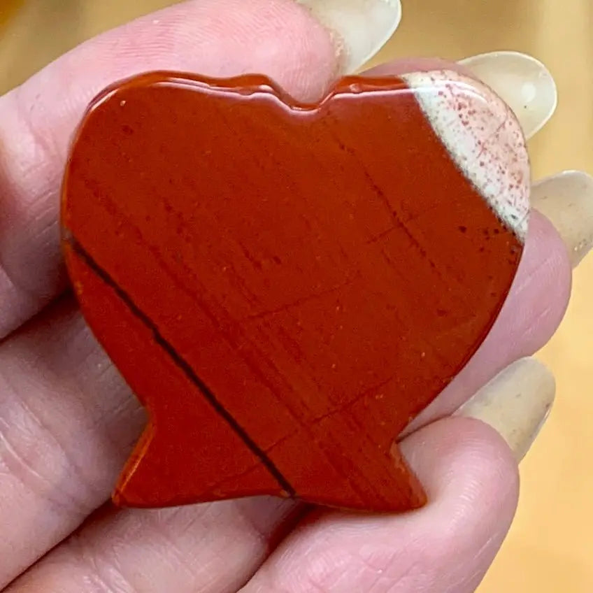 Punainen jaspis - Enkelinsiipi kämmenkivi - Itseluottamusta ja elinvoimaa - 4cm - Valkoisen Liekin Voima