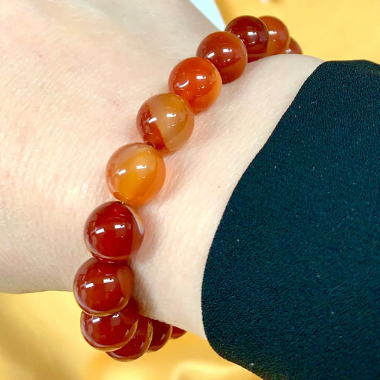 Punainen raita - akaatti - Rannekoru - Rauhoittaa, nostaen oman voiman esiin - Valkoisen Liekin Voima