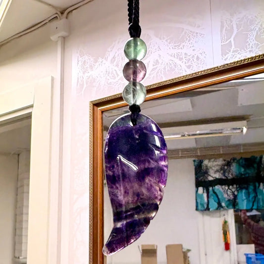 Purppurafluoriitti - Enkelinsiipikaulakoru - Avaa runsaudelle ja vapauttaa riippuvuuksista - Valkoisen Liekin Voima