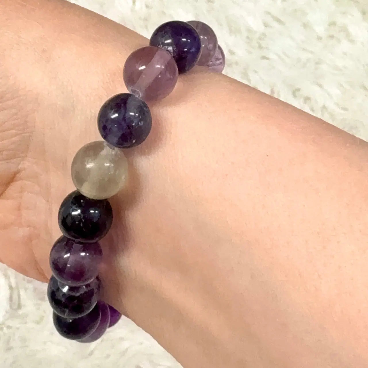 Purppurafluoriitti - Rannekoru - Auttaa päästämään irti jumiutuneista ajatusmalleista Valkoisen Liekin Voima