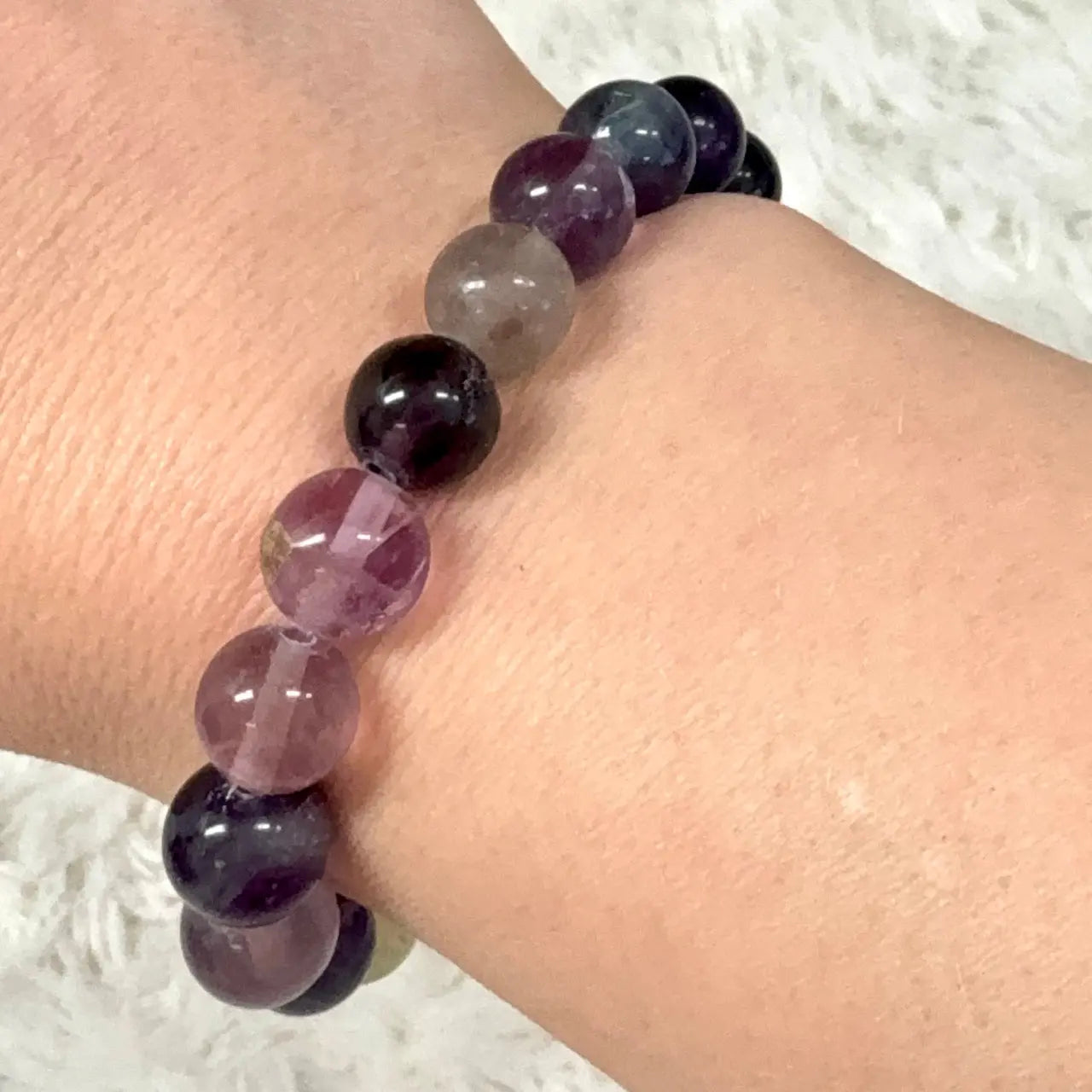 Purppurafluoriitti - Rannekoru - Auttaa päästämään irti jumiutuneista ajatusmalleista Valkoisen Liekin Voima