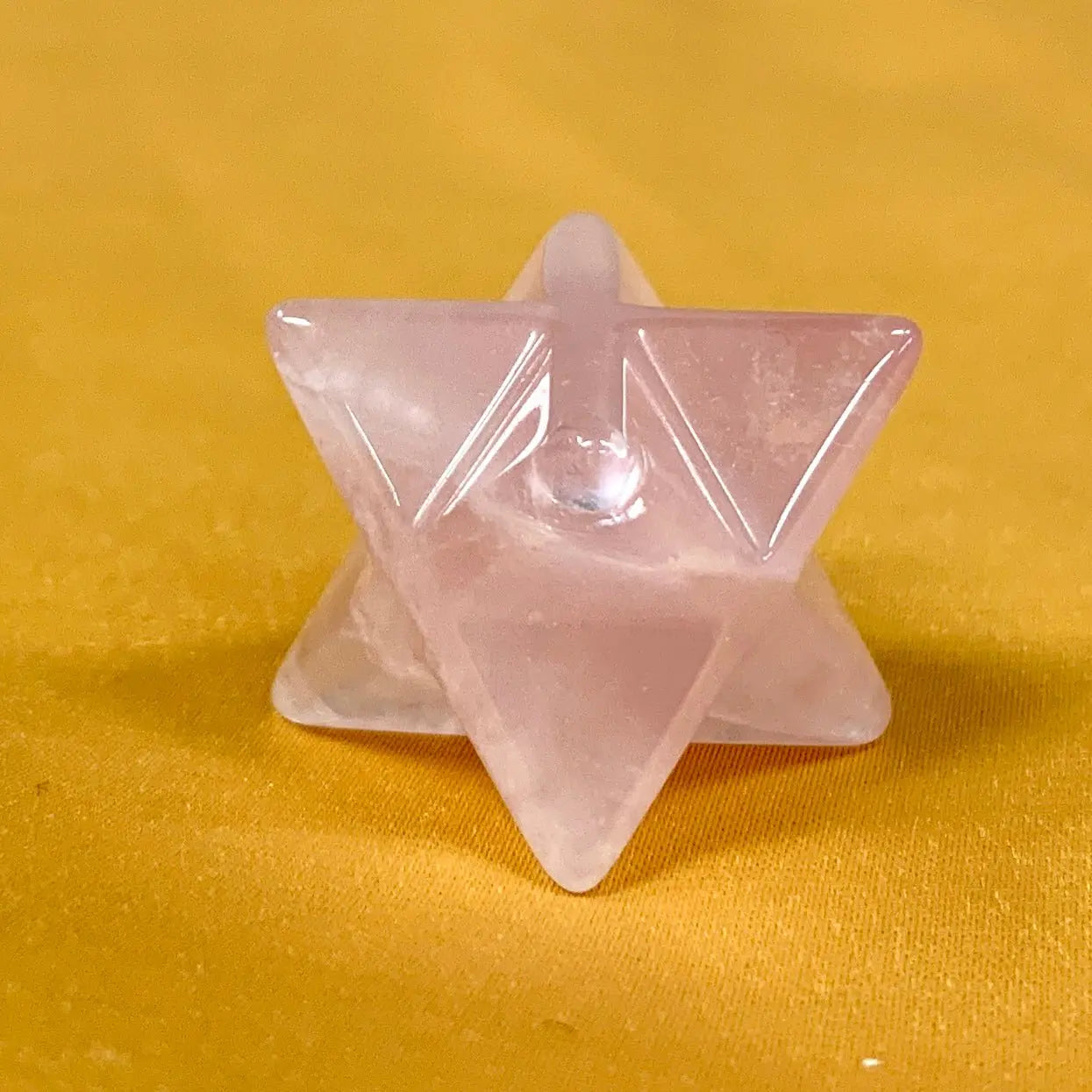 Ruusukvartsi - Kristallimerkaba - Suojelua, rakkautta, anteeksiannon voimaa - 2cm - Valkoisen Liekin Voima