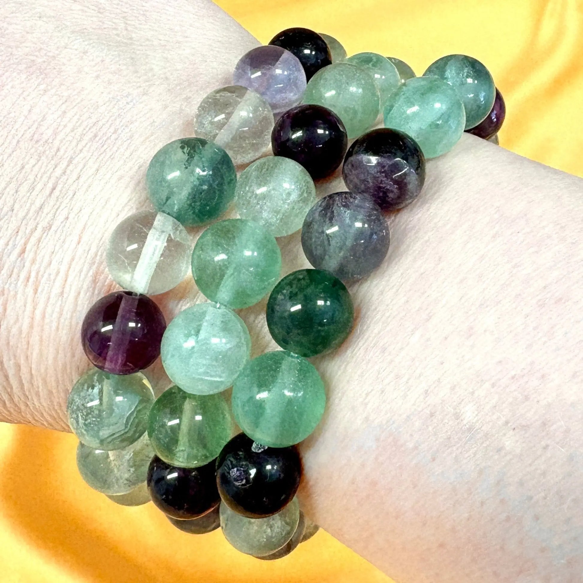 Sateenkaarifluoriitti - Rannekoru - Vapauttaa riippuvuuksista ja turhasta tunnekuormasta Valkoisen Liekin Voima