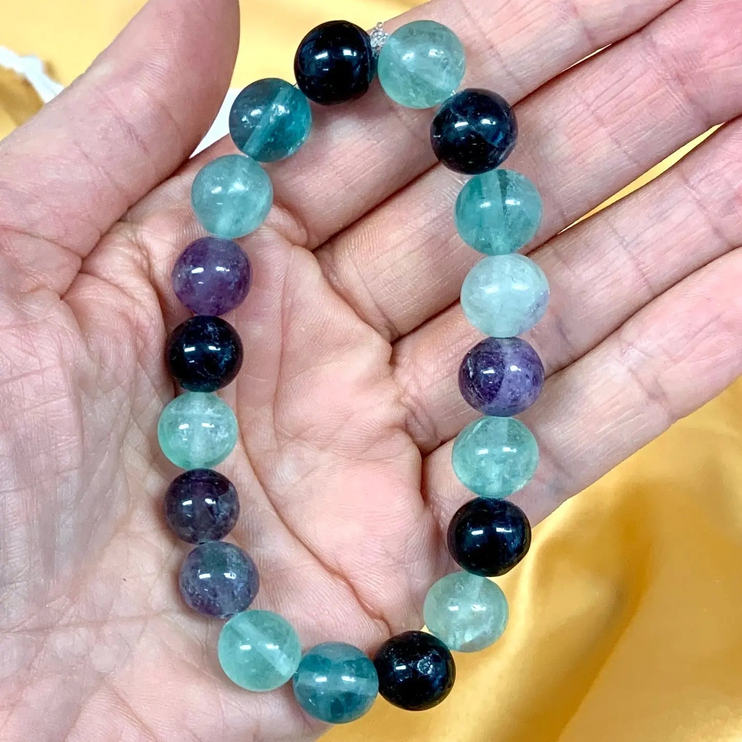 Sateenkaarifluoriitti - Rannekoru - Vapauttaa riippuvuuksista ja turhasta tunnekuormasta - Valkoisen Liekin Voima