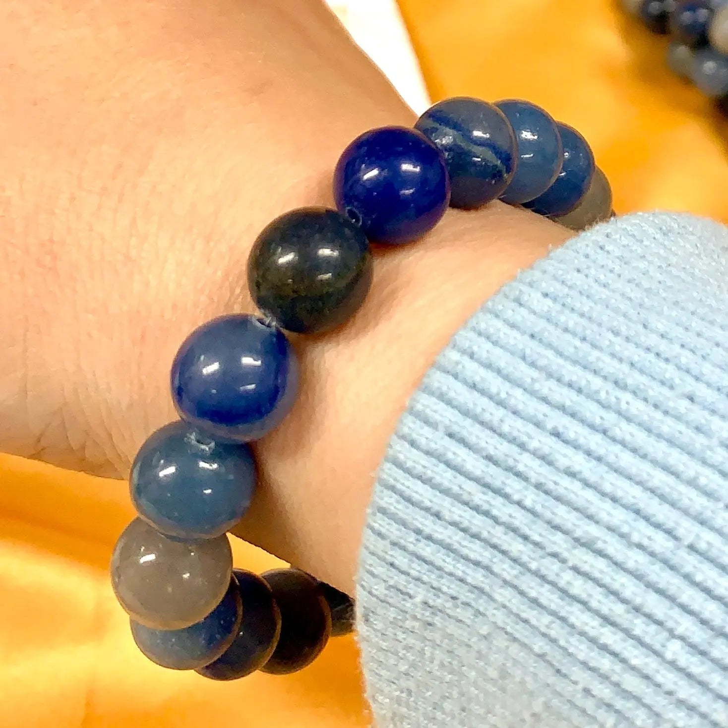 Sininen aventuriini - Rannekoru - Rauhoittaa hermostoa, kohottaa apeaa mieltä - Valkoisen Liekin Voima