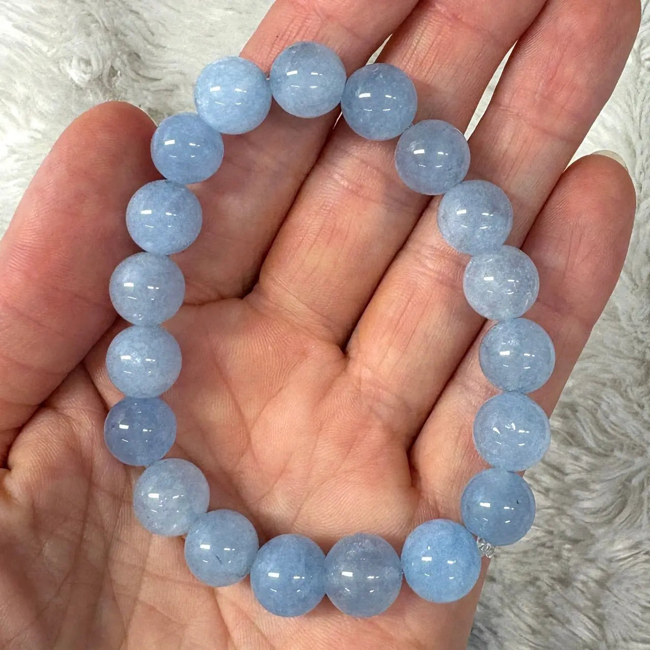 Sininen kalsedoni - Rannekoru - Lievittää stressiä, ahdistusta, jännitystä ja hermostuneisuutta - Valkoisen Liekin Voima