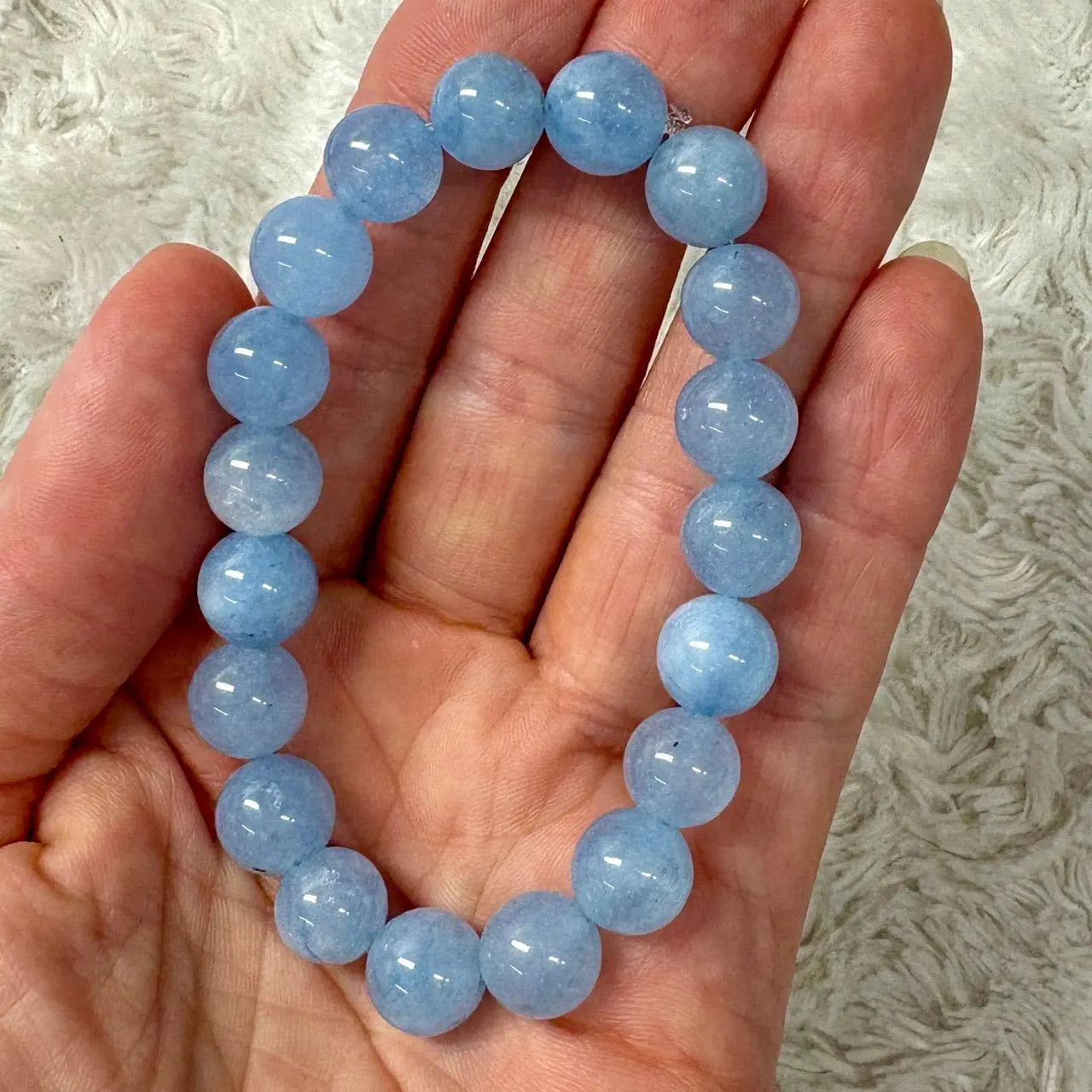Sininen kalsedoni - Rannekoru - Lievittää stressiä, ahdistusta, jännitystä ja hermostuneisuutta - Valkoisen Liekin Voima