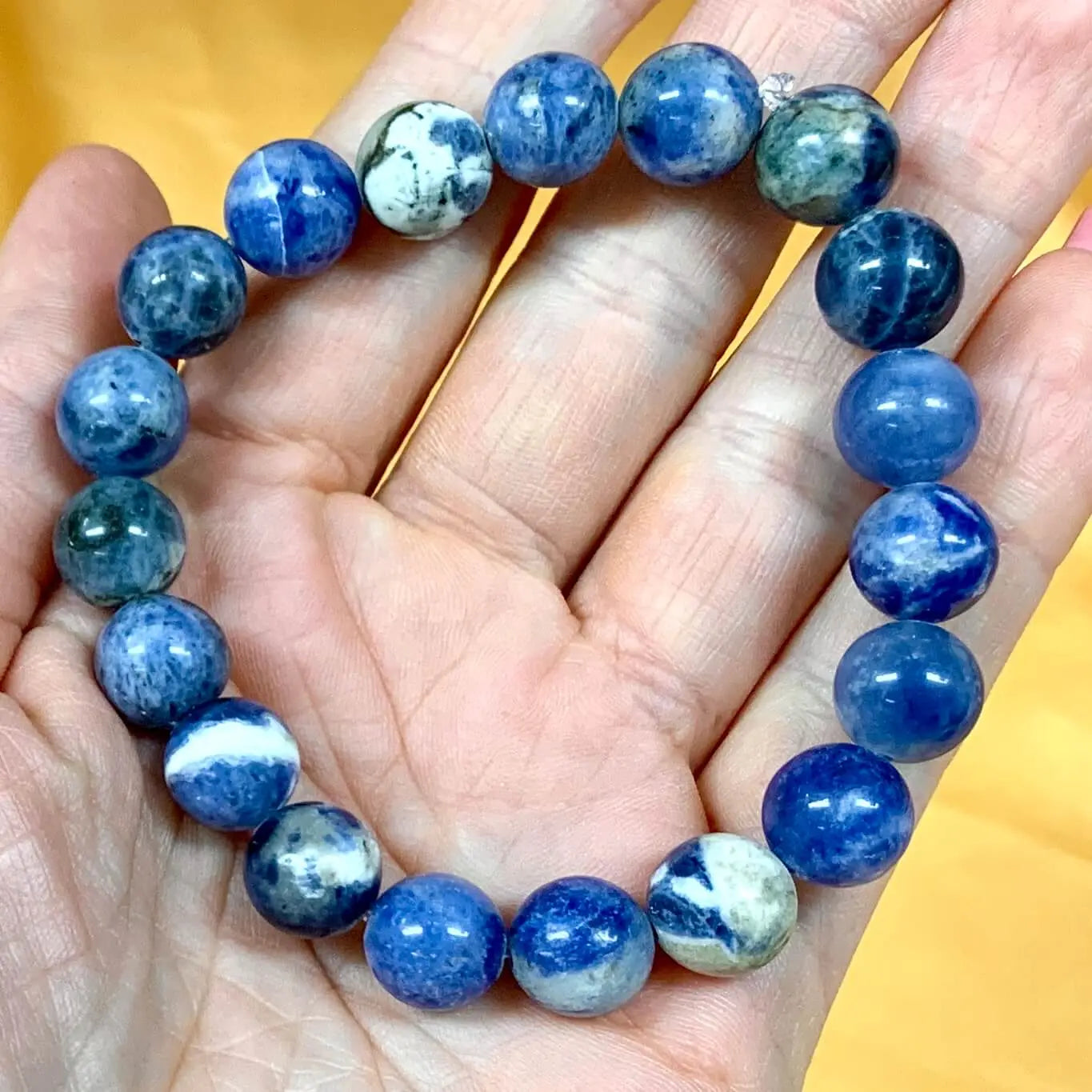 Sodaliitti - Rannekoru - Selkeyttää tunteita, vahvistaa intuitiota - Valkoisen Liekin Voima