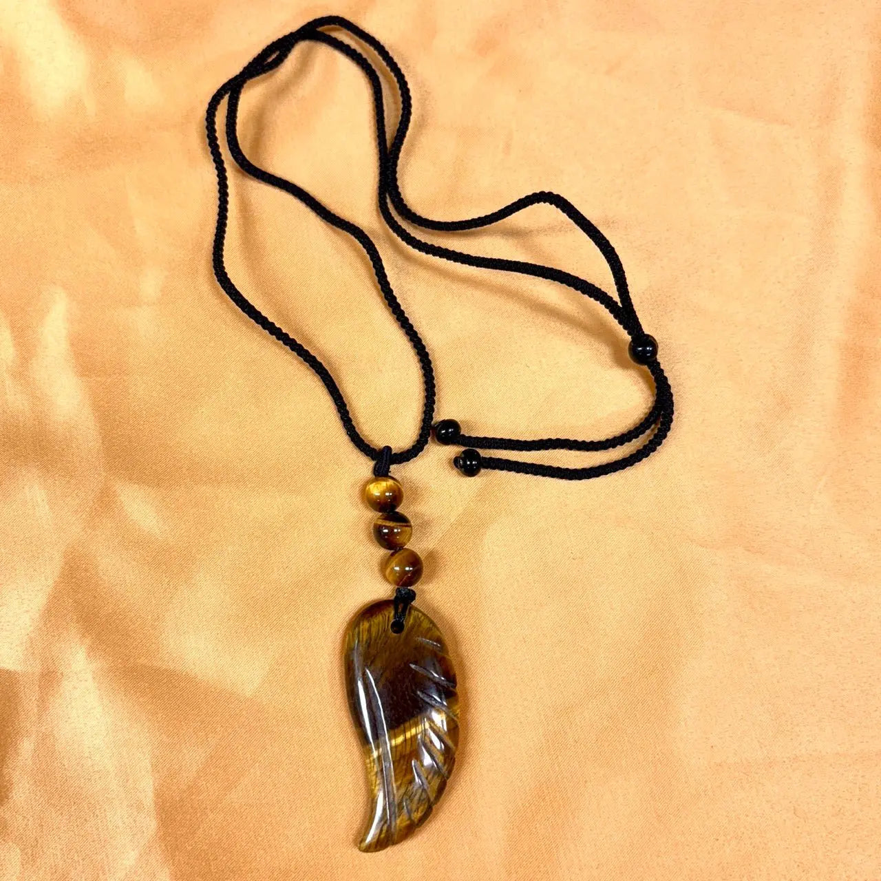 Tiikerinsilmä - Enkelinsiipikaulakoru - Terveyttä, ymmärrystä ja sisäistä voimaa - Valkoisen Liekin Voima