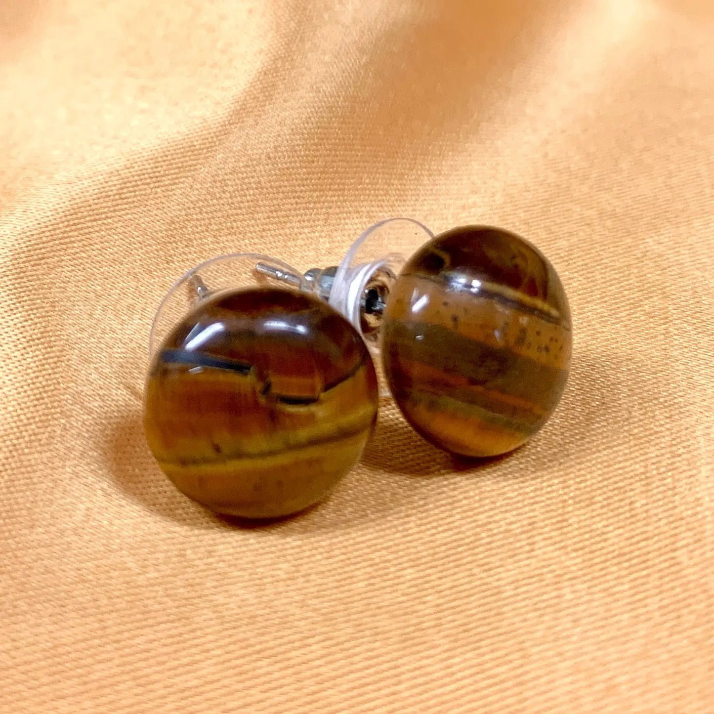 Tiikerinsilmä - Nappikorvakorut - Viritetty Arkkienkeli Metatronin energiaan - Valkoisen Liekin Voima