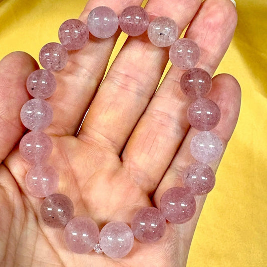 Vaalea Mansikkakvartsi - Rannekoru - Purkaa itsesyytöstä ja häpeää, voimistaa - Valkoisen Liekin Voima