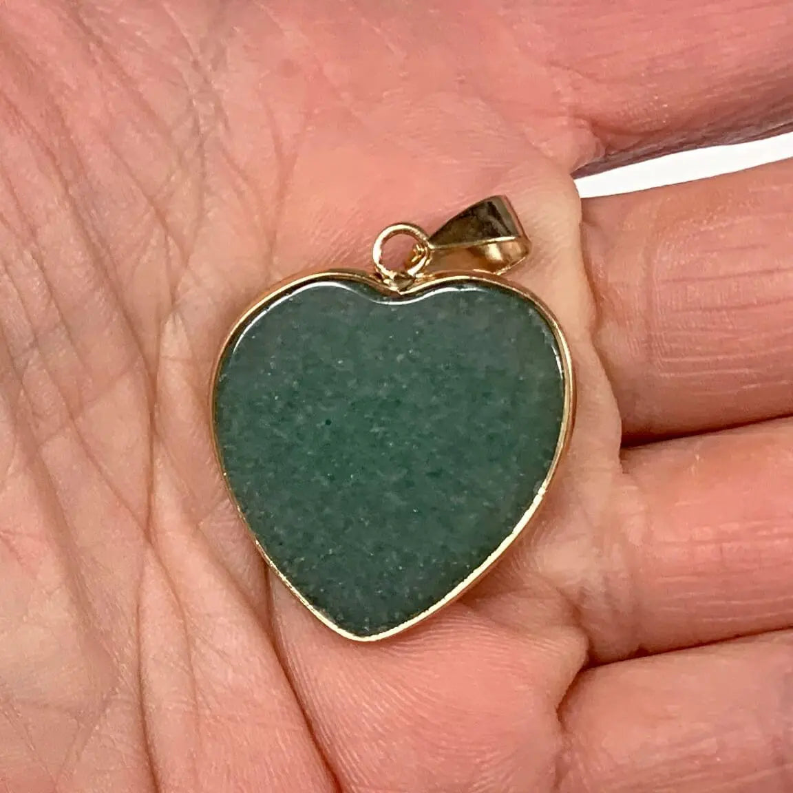 Vihreä aventuriini - Sydänkaulakoru kehyksillä - Runsautta tuova - Valkoisen Liekin Voima