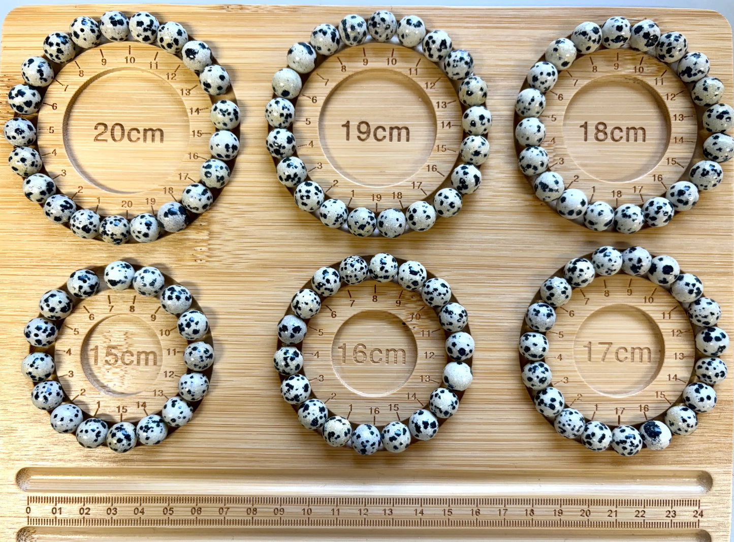 Dalmatian jaspis - Rannekoru - Tuo iloa ja kepeyttä elämään Valkoisen Liekin Voima