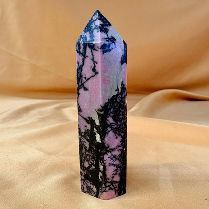 Rodoniitti - Kristallikärki - Vahvistaa sydäntä - 9cm - 120g
