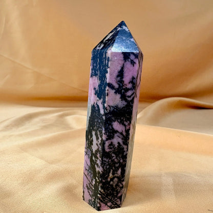 Rodoniitti - Kristallikärki - Vahvistaa sydäntä - 9cm - 120g