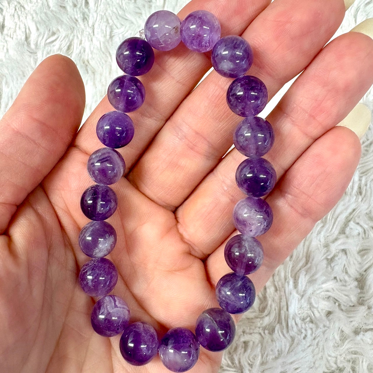 Vaalea ametisti - Rannekoru - Rauhoittaa ylikuormitusta ja auttaa palautumaan