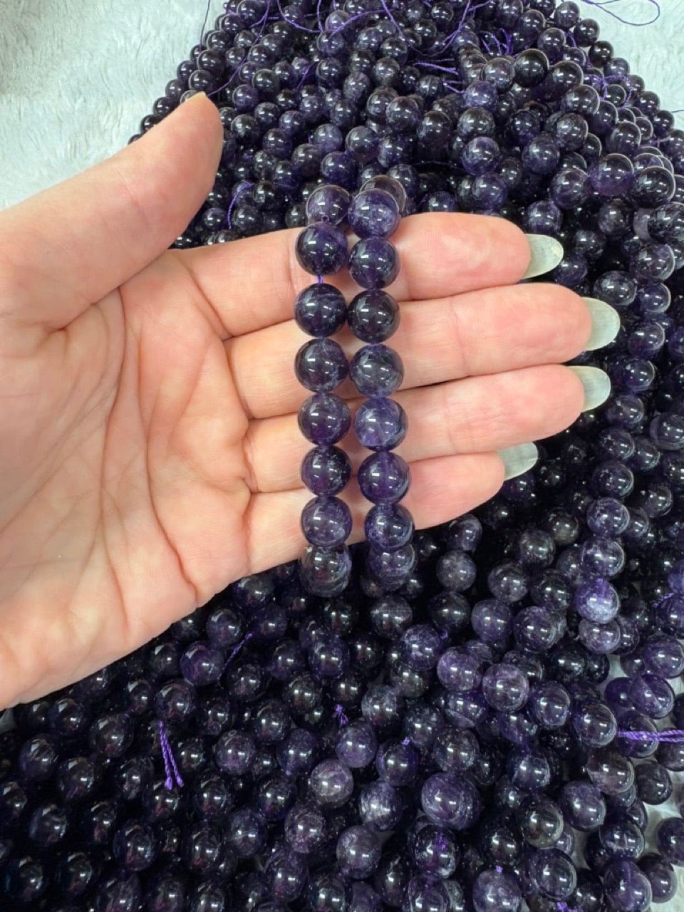 Tumma ametisti - Rannekoru - Muuntaa energiat ja suojaa vahvasti