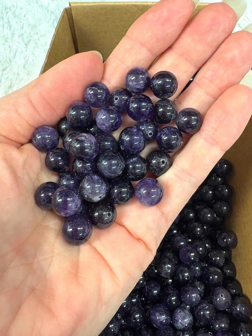 Tumma ametisti - Rannekoru - Muuntaa energiat ja suojaa vahvasti