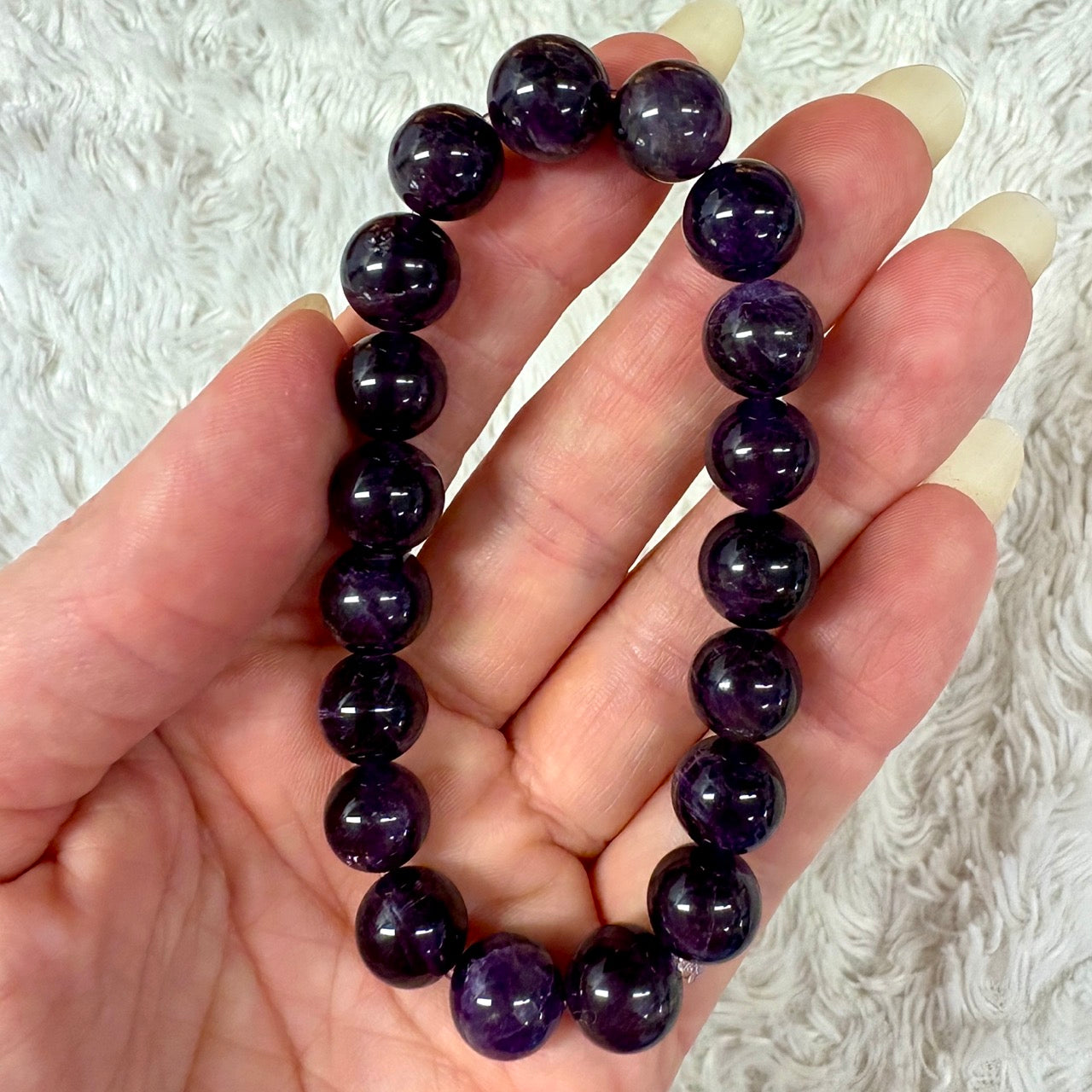 Tumma ametisti - Rannekoru - Muuntaa energiat ja suojaa vahvasti