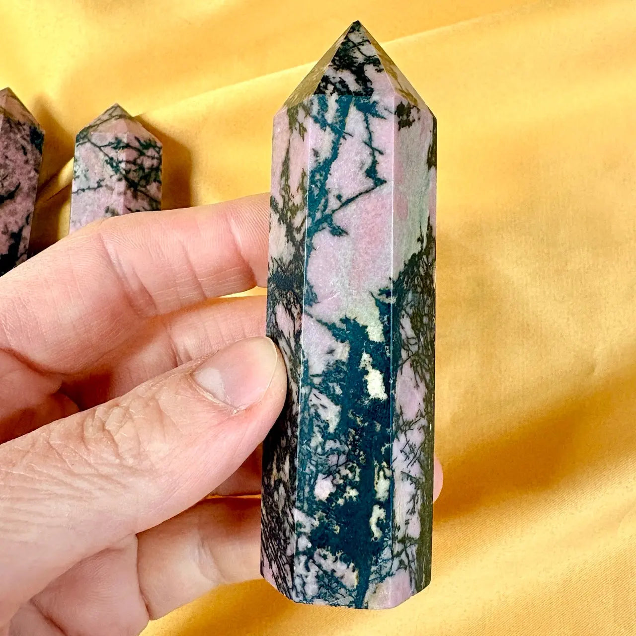 Rodoniitti - Kristallikärki - Vahvistaa sydäntä - 9cm - 120g - Valkoisen Liekin Voima
