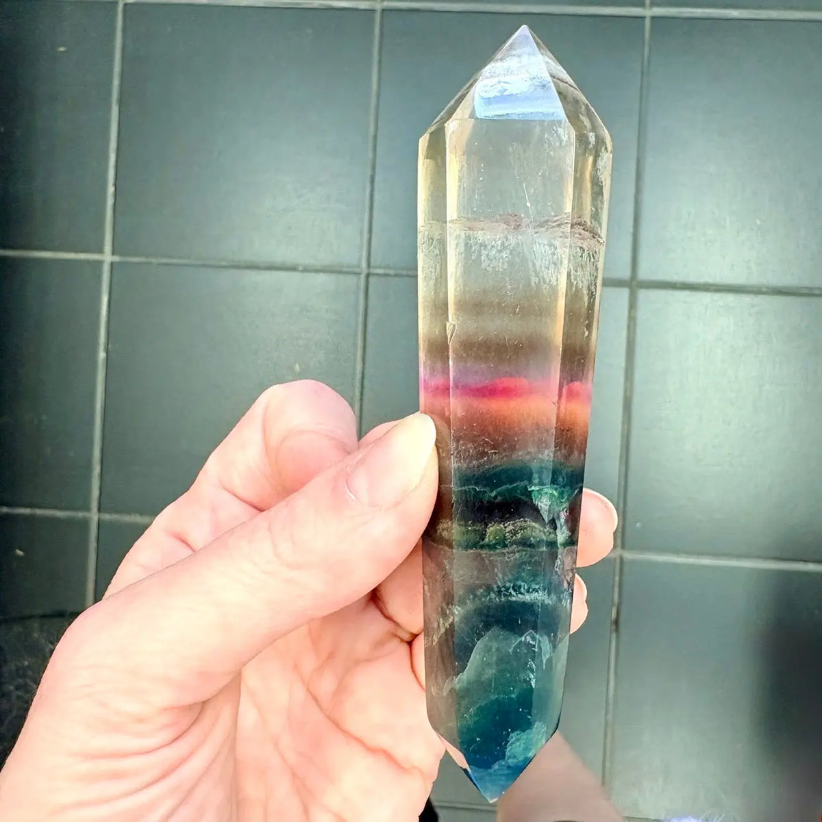 Merlinin Tuplakärki - Sateenkaarifluoriitti - 12cm - 130g
